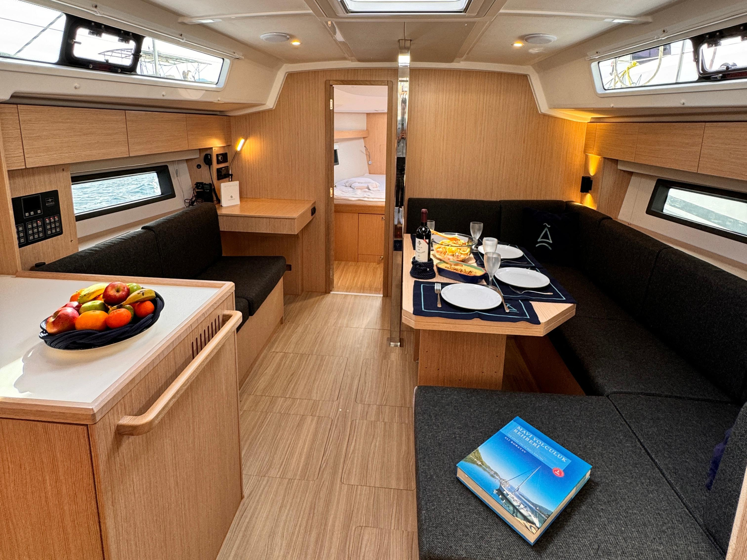 Bavaria C42 — photo 2