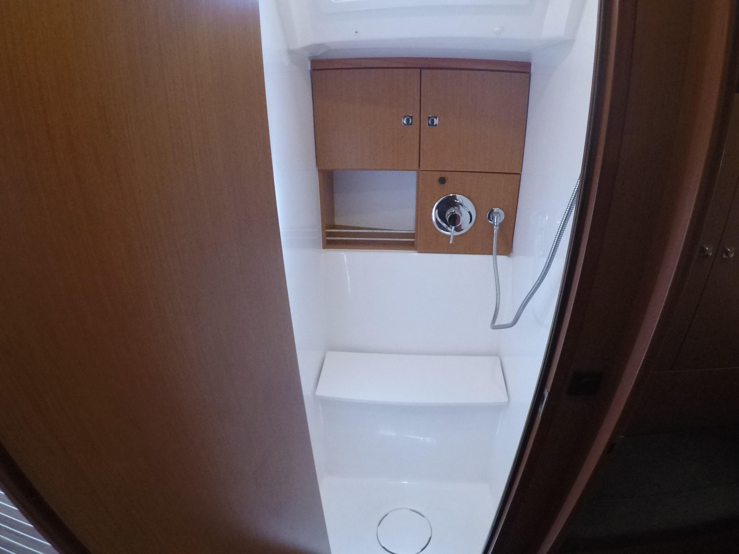 Bavaria 46 Cruiser — photo 11