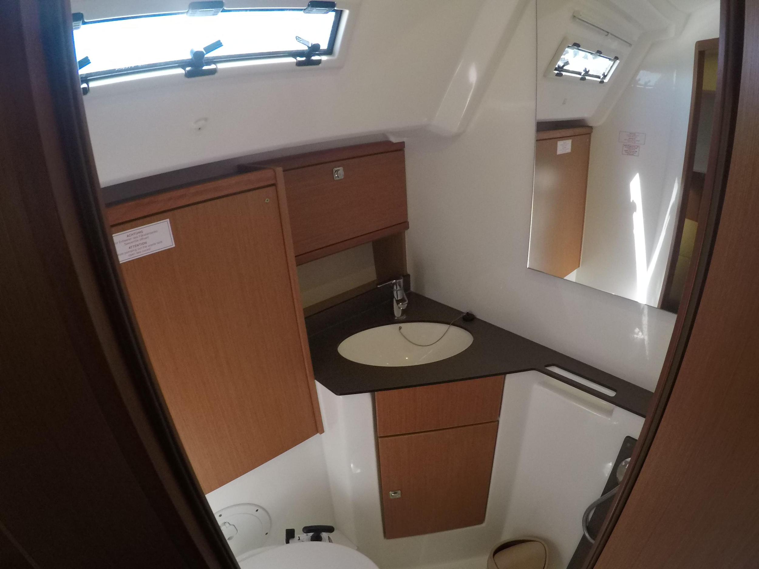 Bavaria 46 Cruiser — photo 12