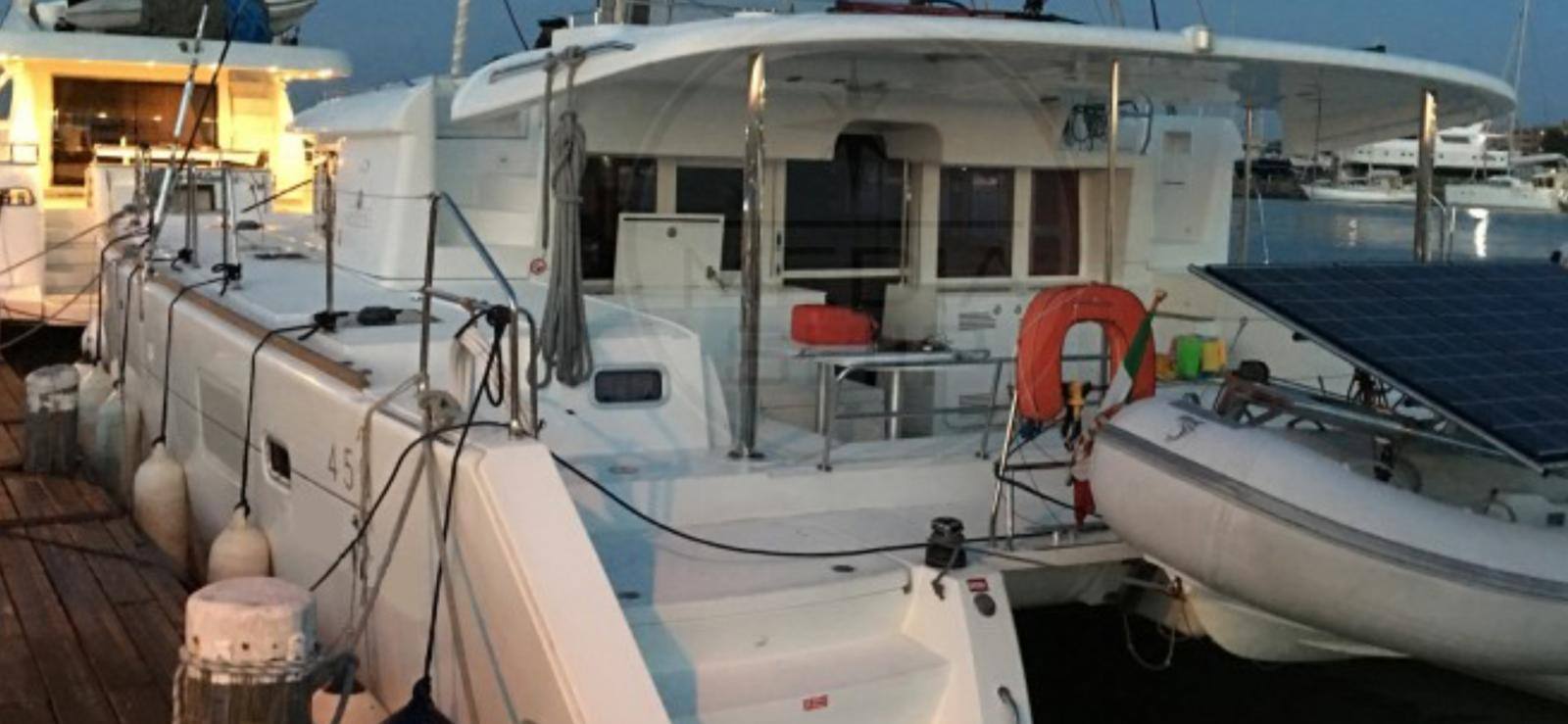 Lagoon 450 Fly — photo 14