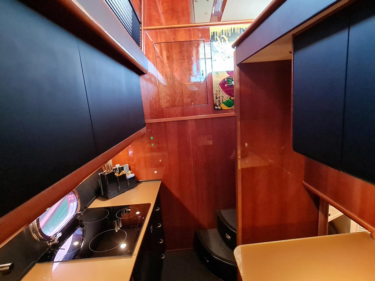 Dominator 63 — photo 18