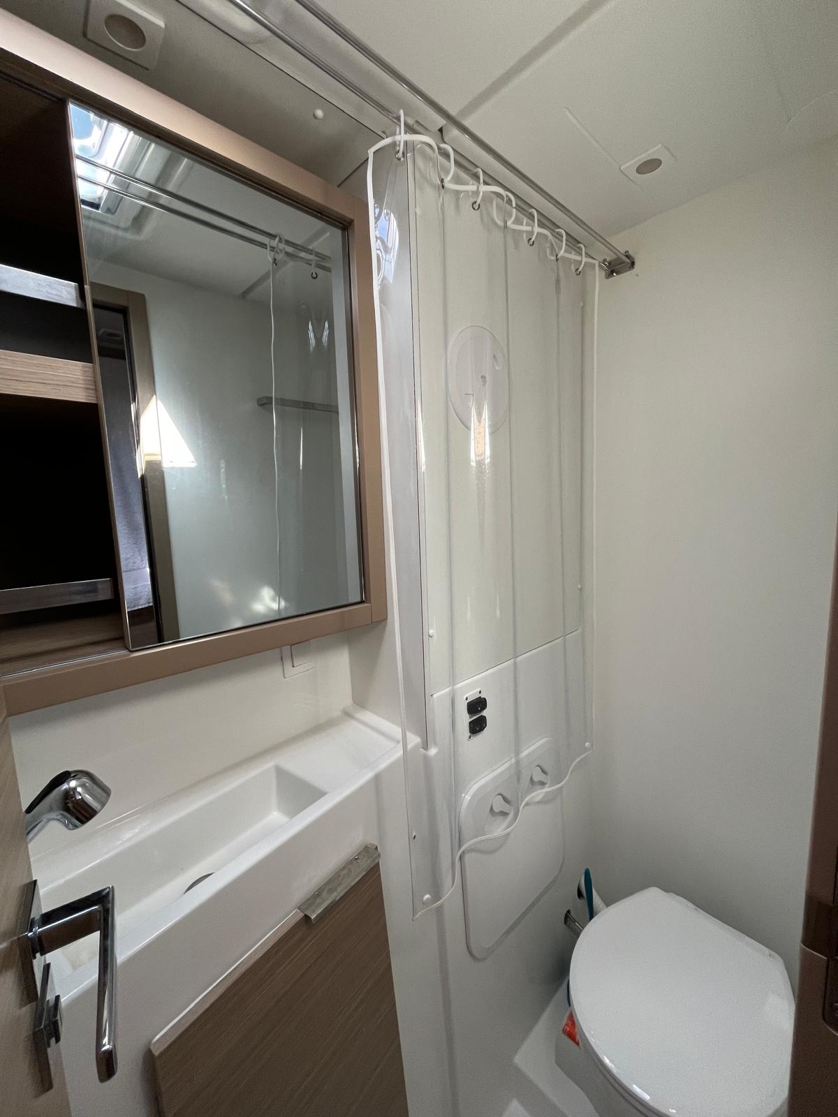 Lagoon 40 — photo 11