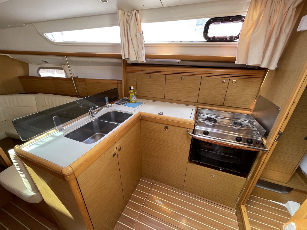Sun Odyssey 36i — photo 12