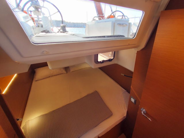 Sun Odyssey 440 — photo 6