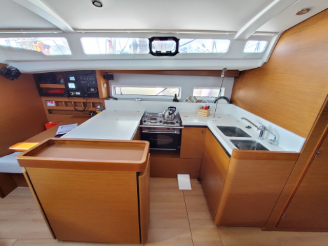 Sun Odyssey 440 — photo 4