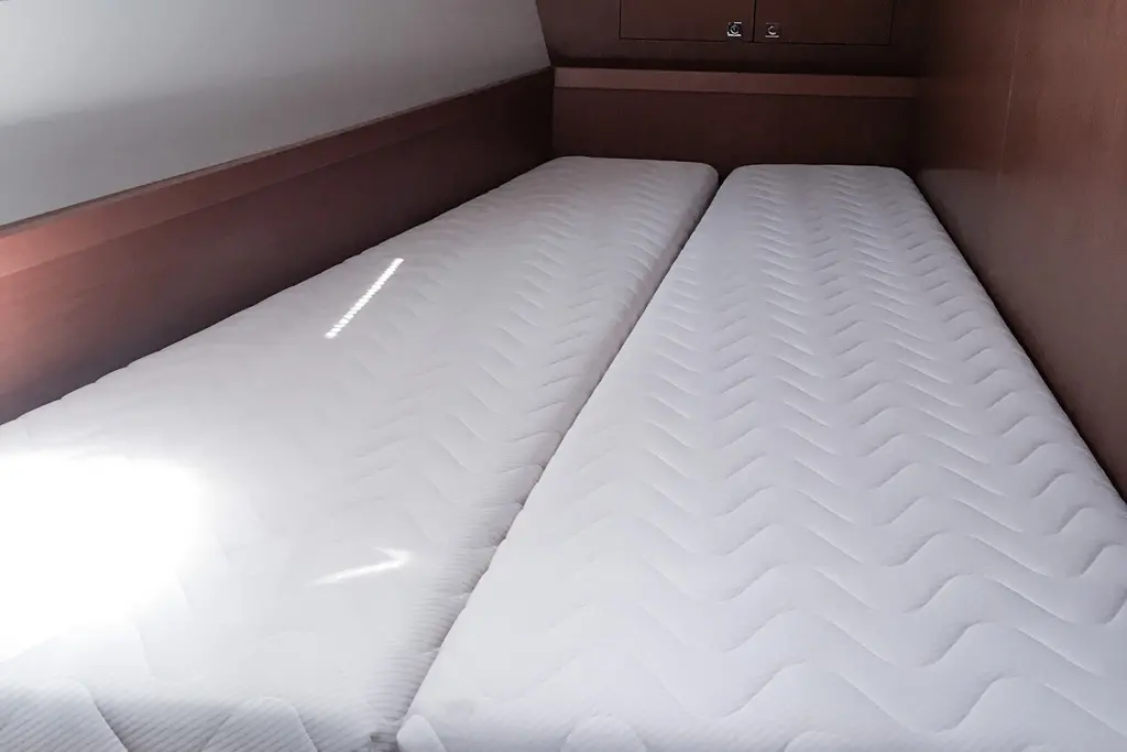 Oceanis 45 (4 cabins) — photo 22