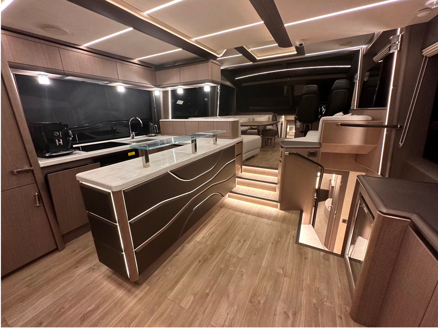 Galeon 680 Fly — photo 39