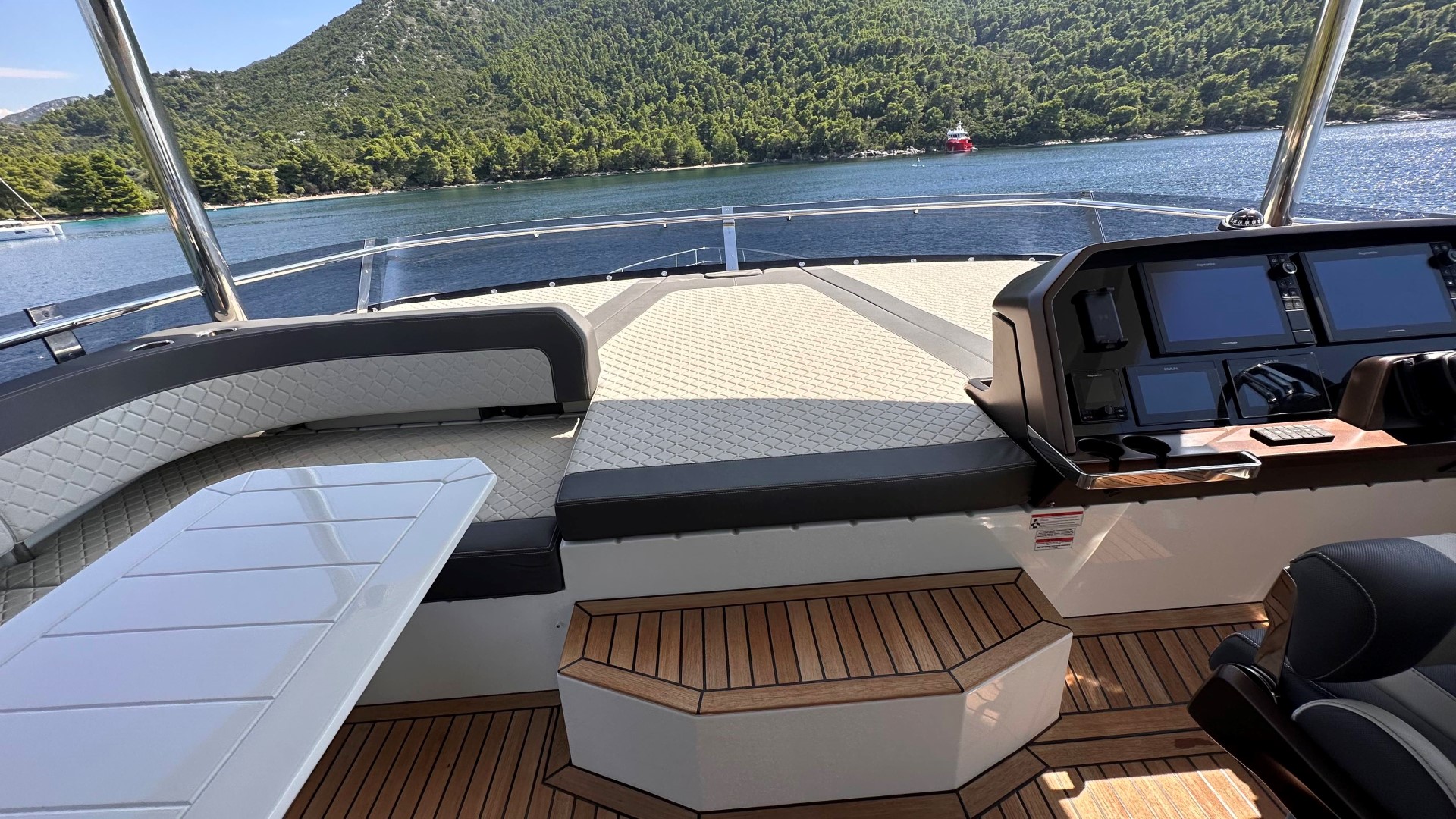 Galeon 680 Fly — photo 45