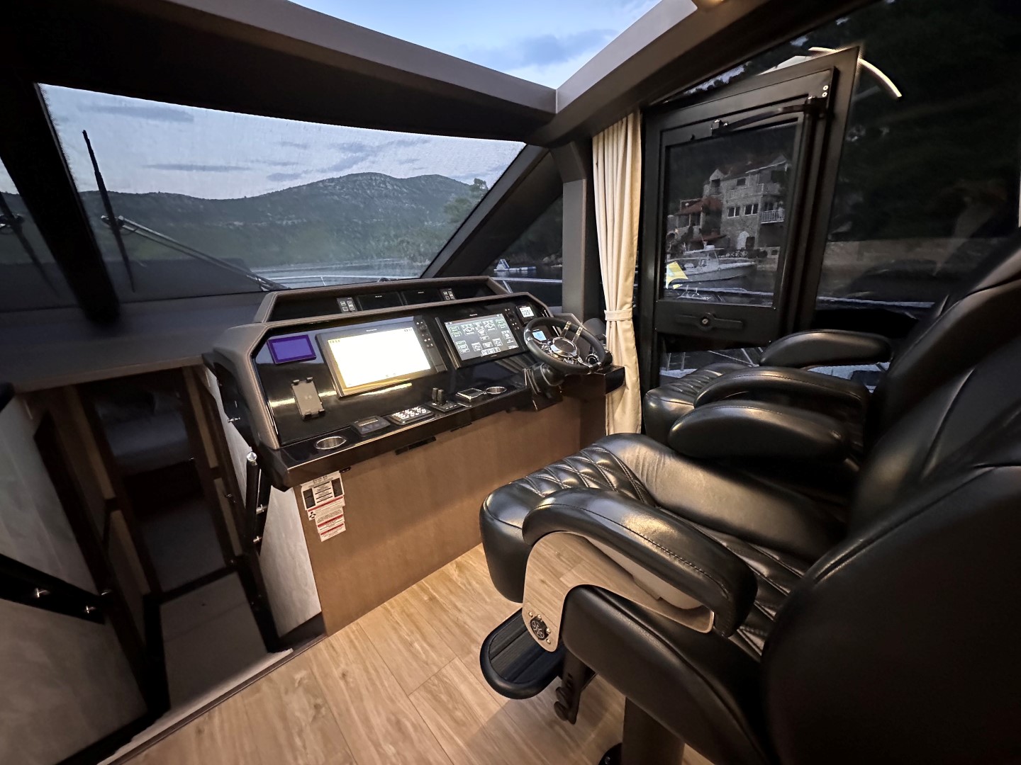 Galeon 680 Fly — photo 32