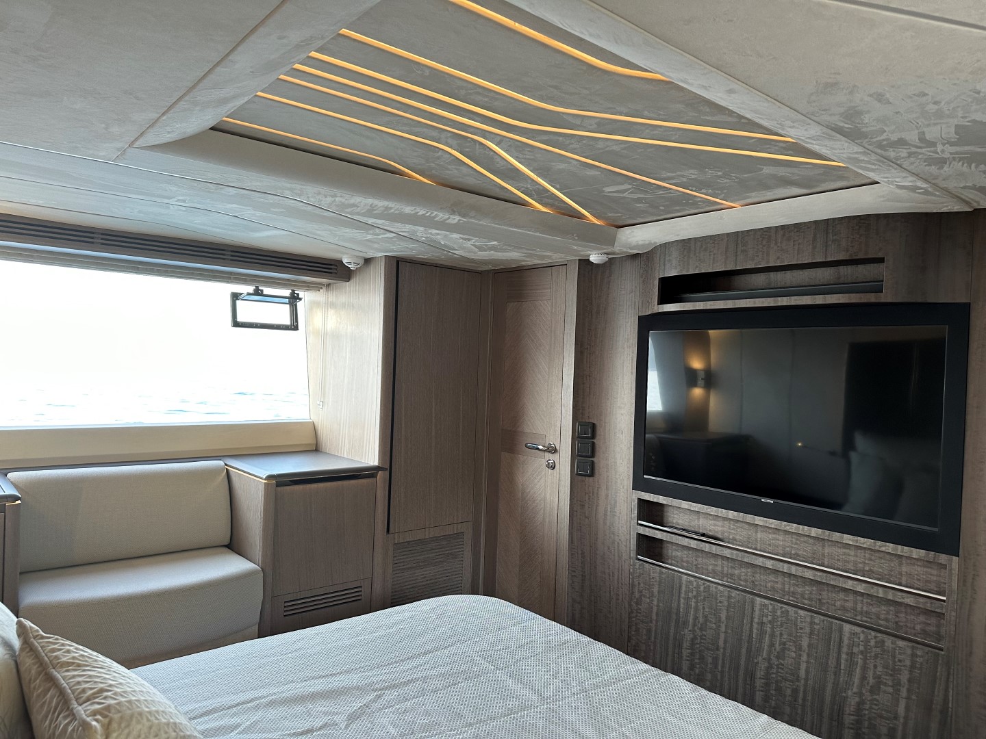 Galeon 680 Fly — photo 37