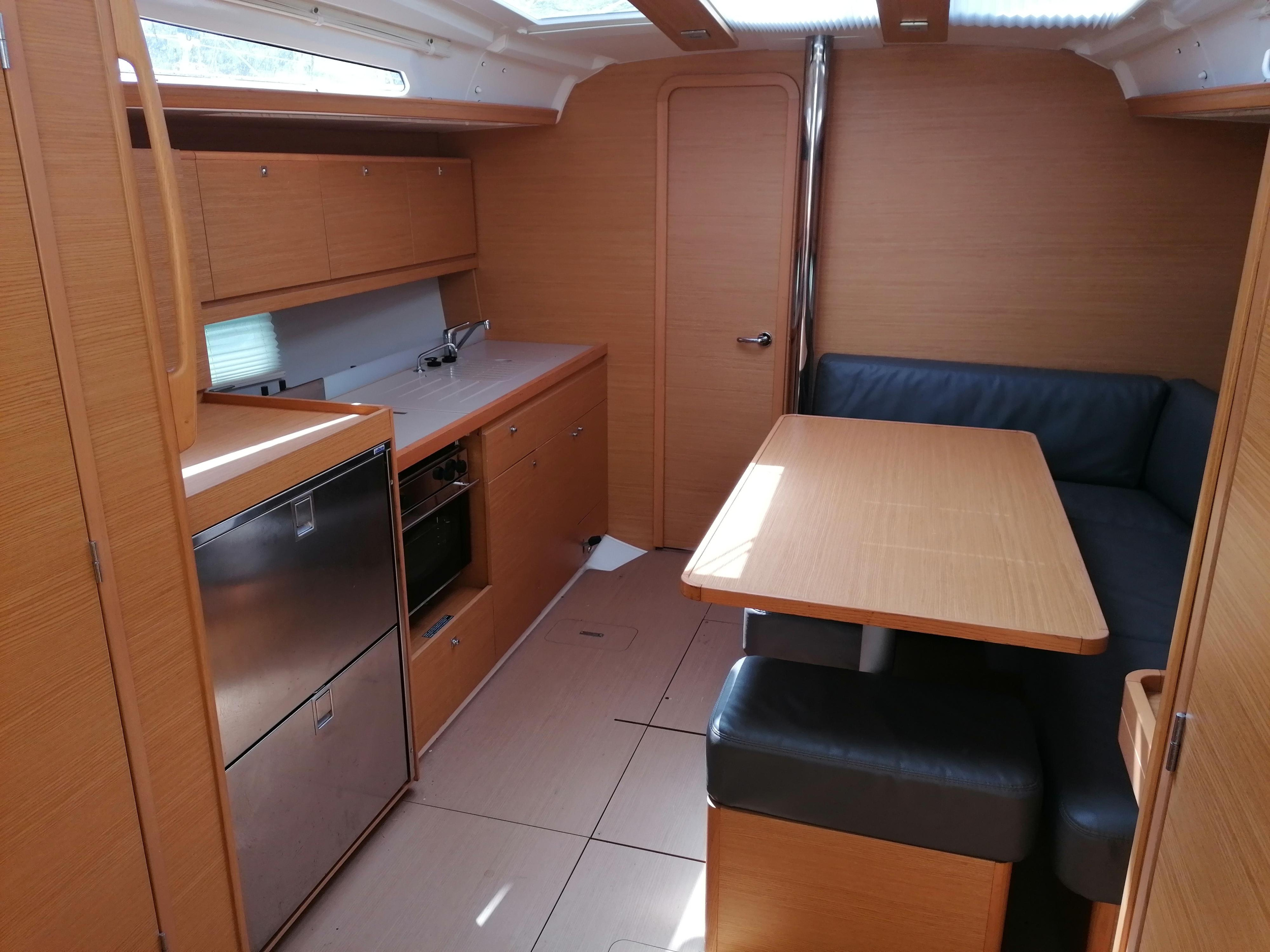 Dufour 390 Grand Large — photo 10