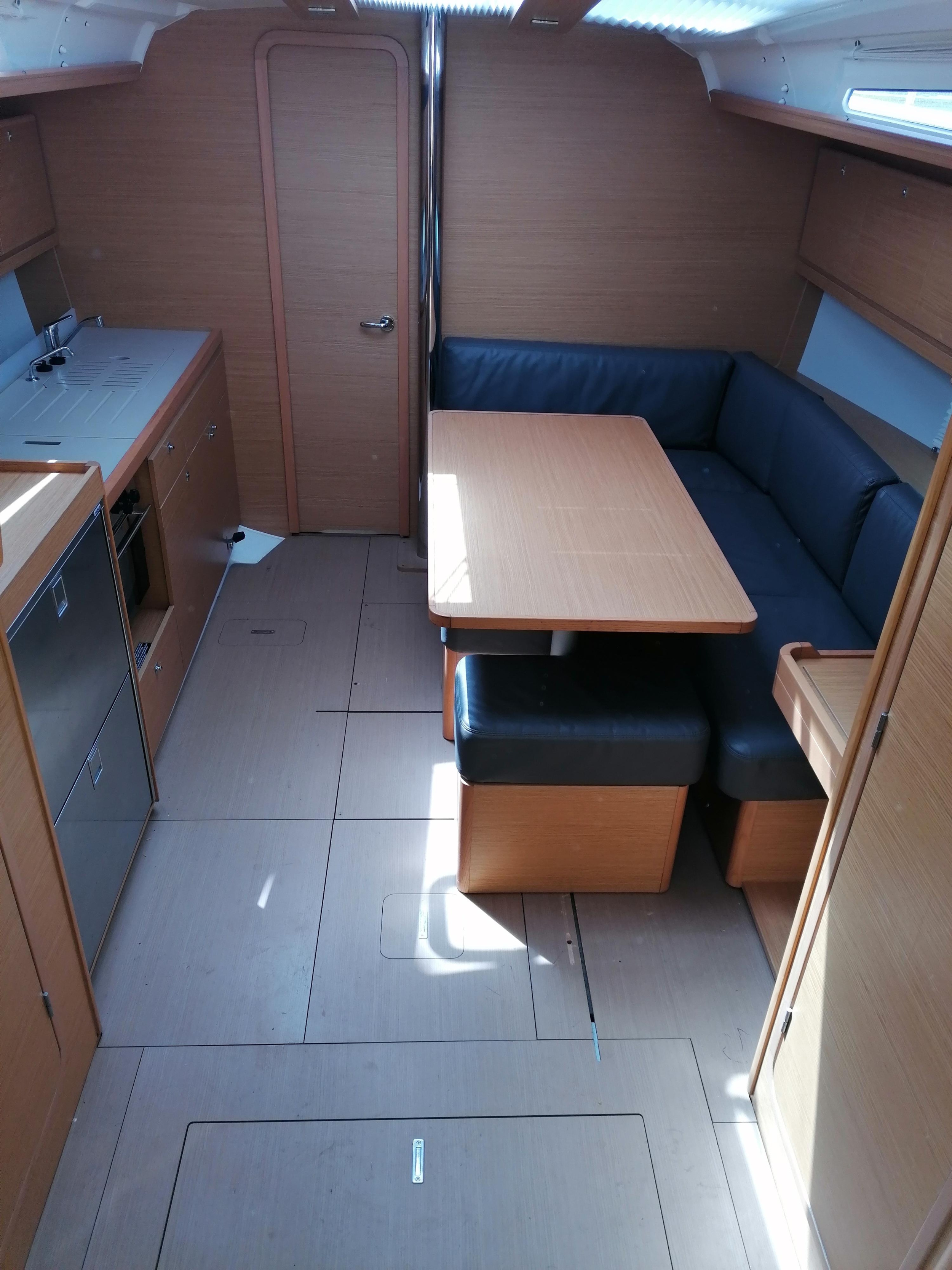 Dufour 390 Grand Large — photo 13