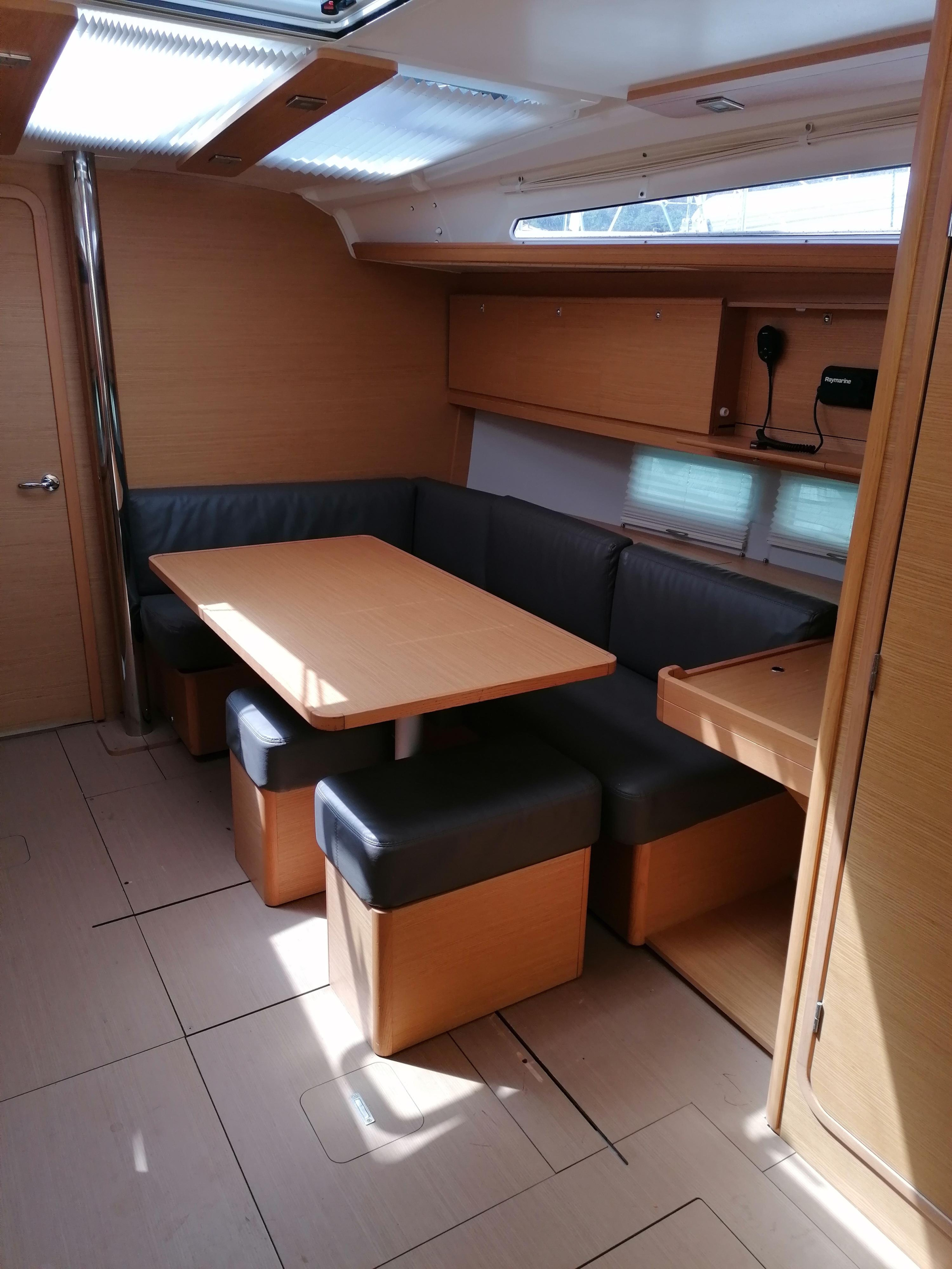 Dufour 390 Grand Large — photo 19