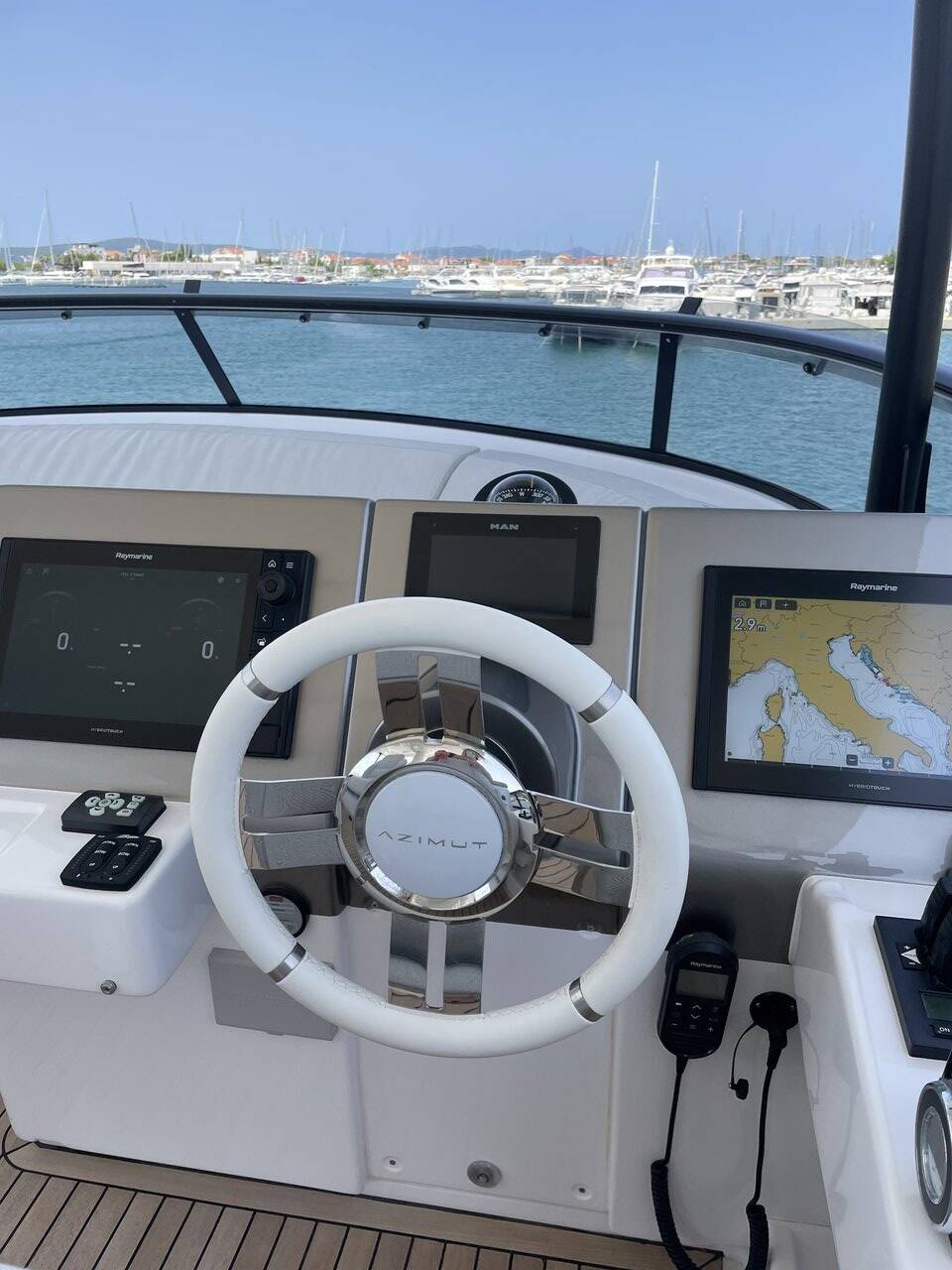Azimut Magellano 66 — photo 36
