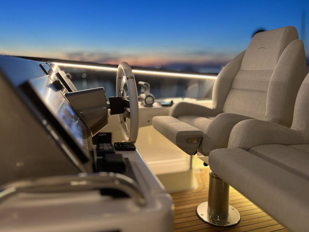 Azimut Magellano 66 — photo 2