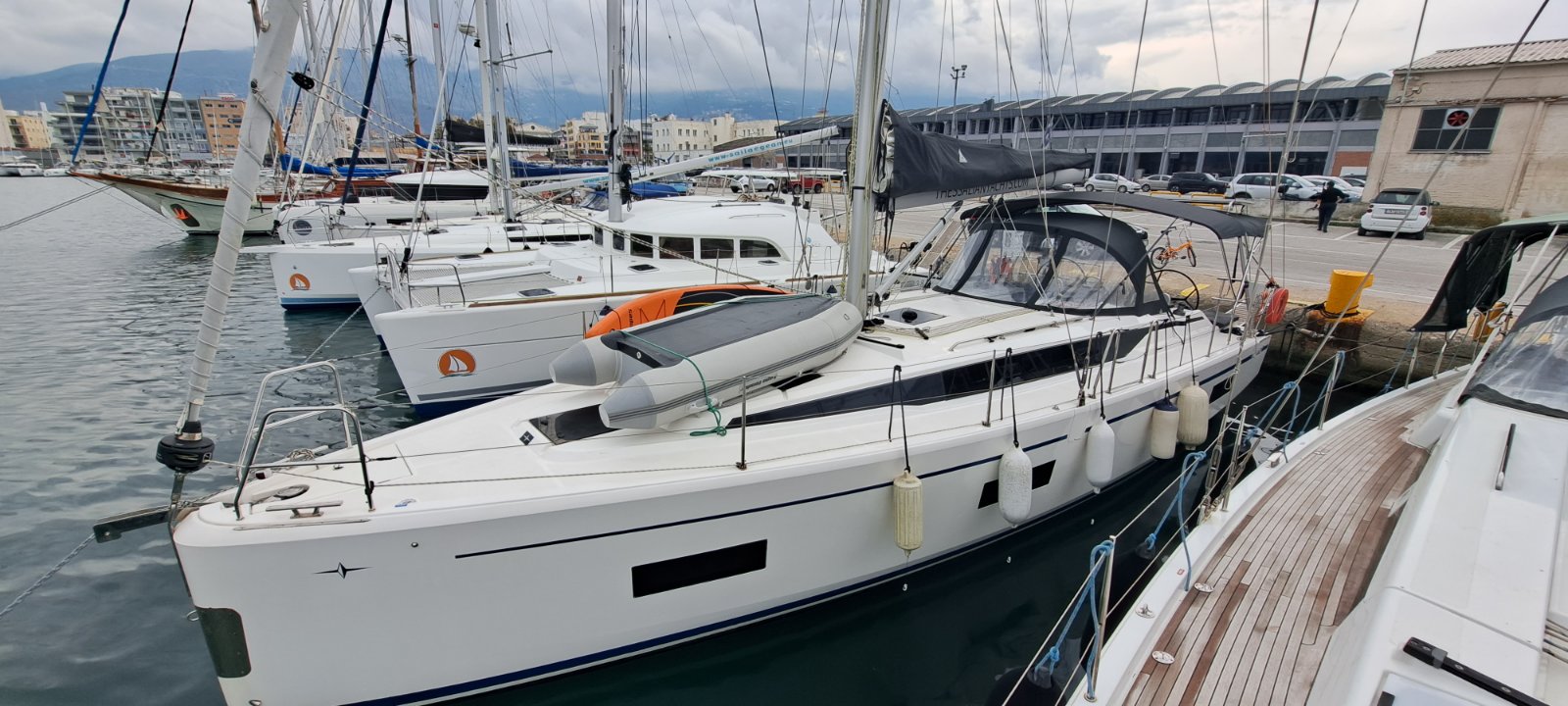 Bavaria C42 — photo 10