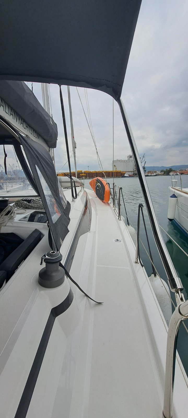 Bavaria C42 — photo 13