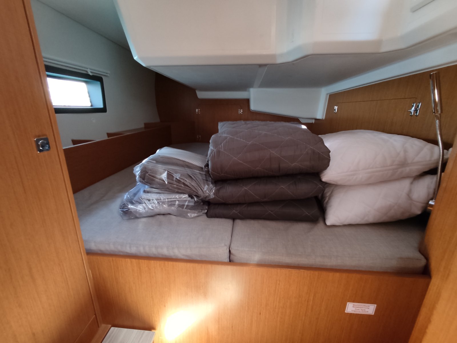 Bavaria C42 — photo 4