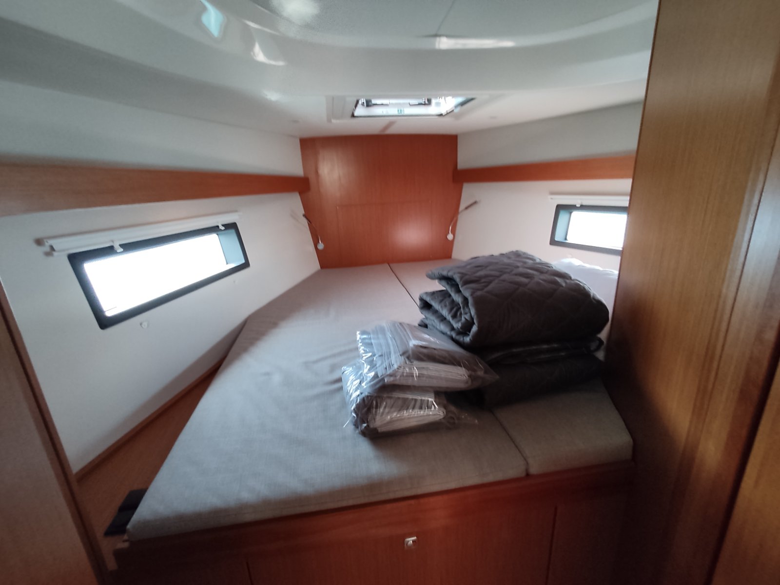 Bavaria C42 — photo 11