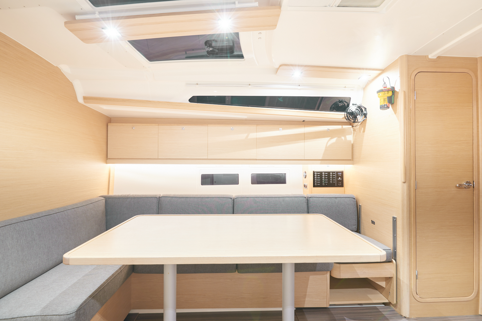 Dufour 390 Grand Large — photo 8