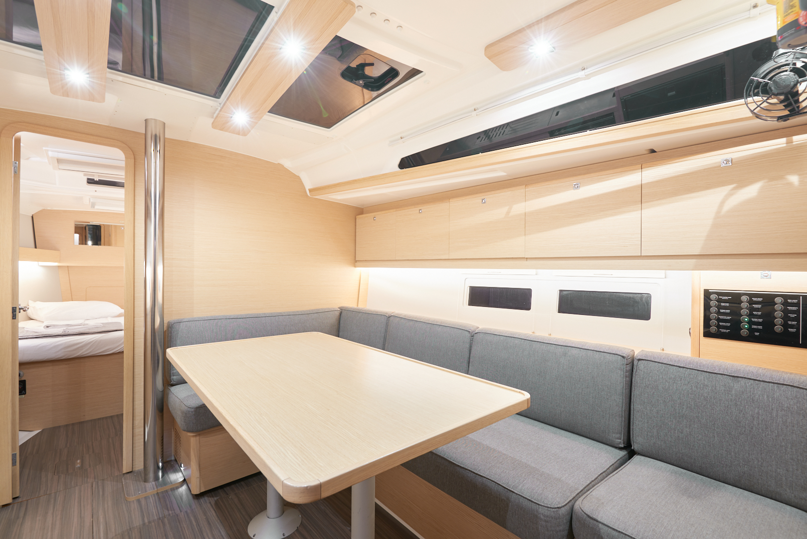 Dufour 390 Grand Large — photo 12