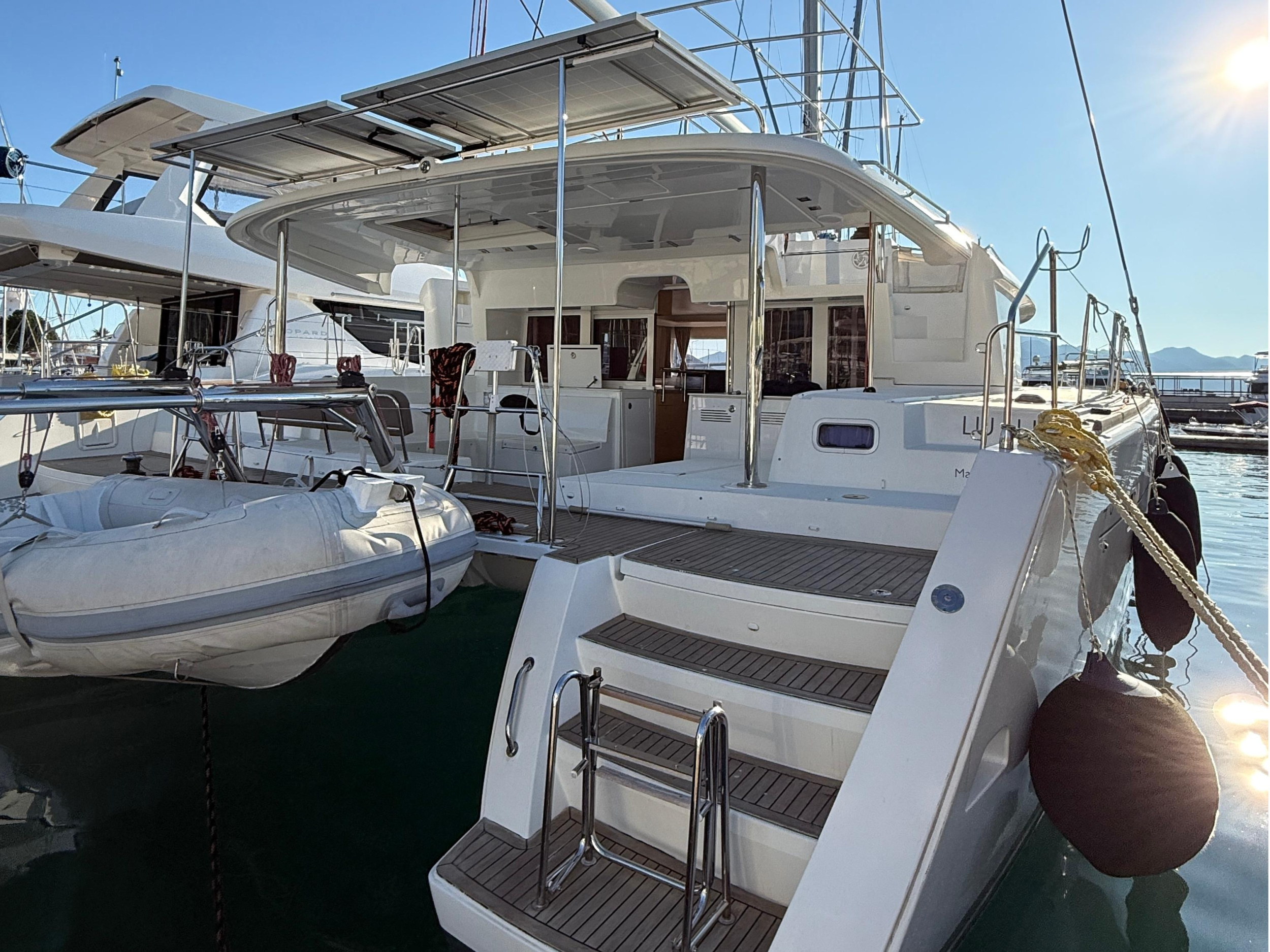 Lagoon 450 Fly — photo 1