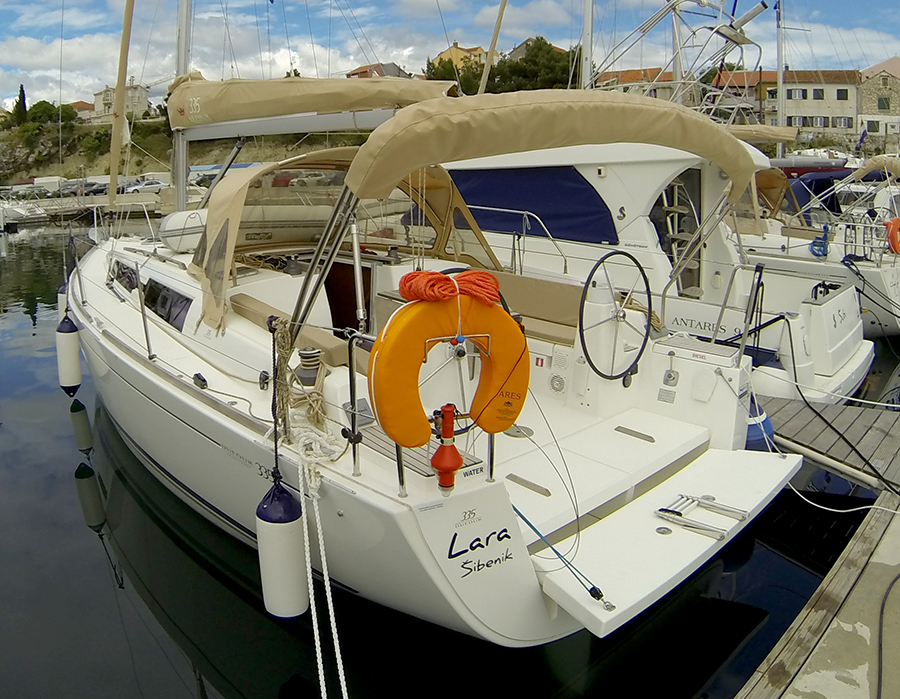 Dufour 335 GL — photo 24