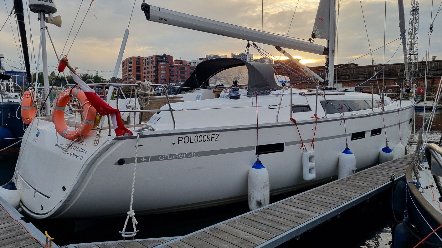 Bavaria 46 — photo 12