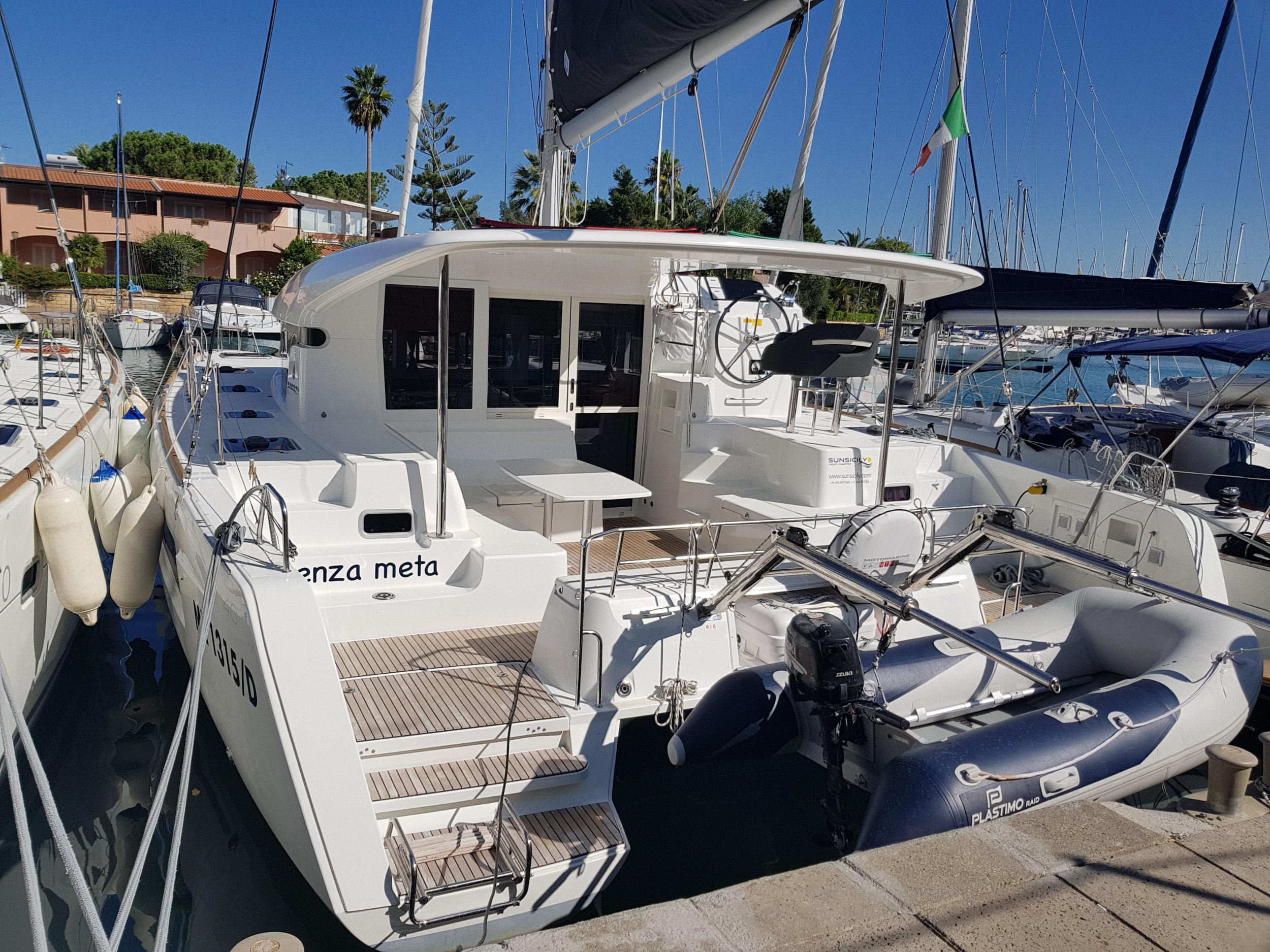 Lagoon 40 — photo 1