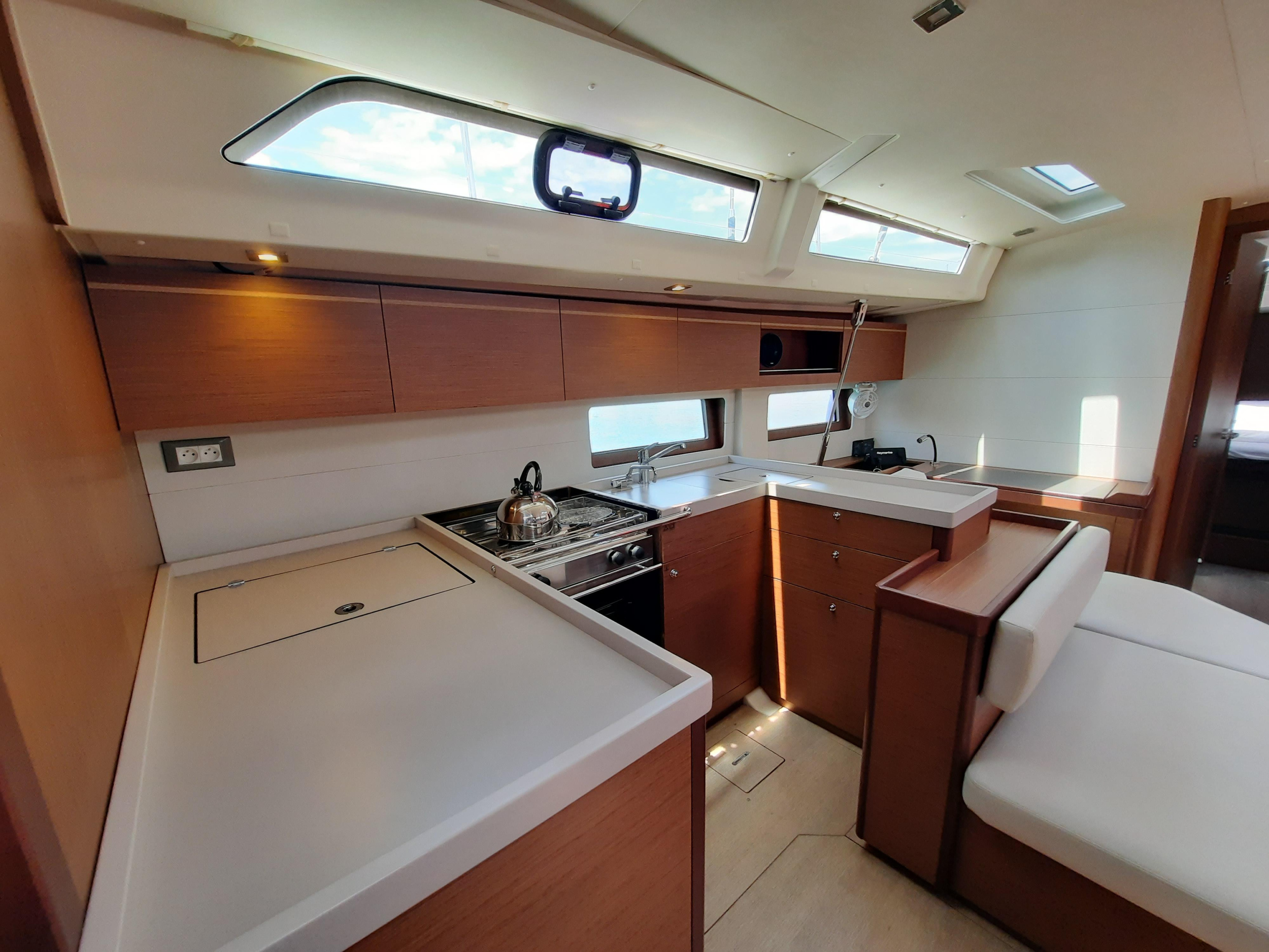 Oceanis 51.1 — photo 7