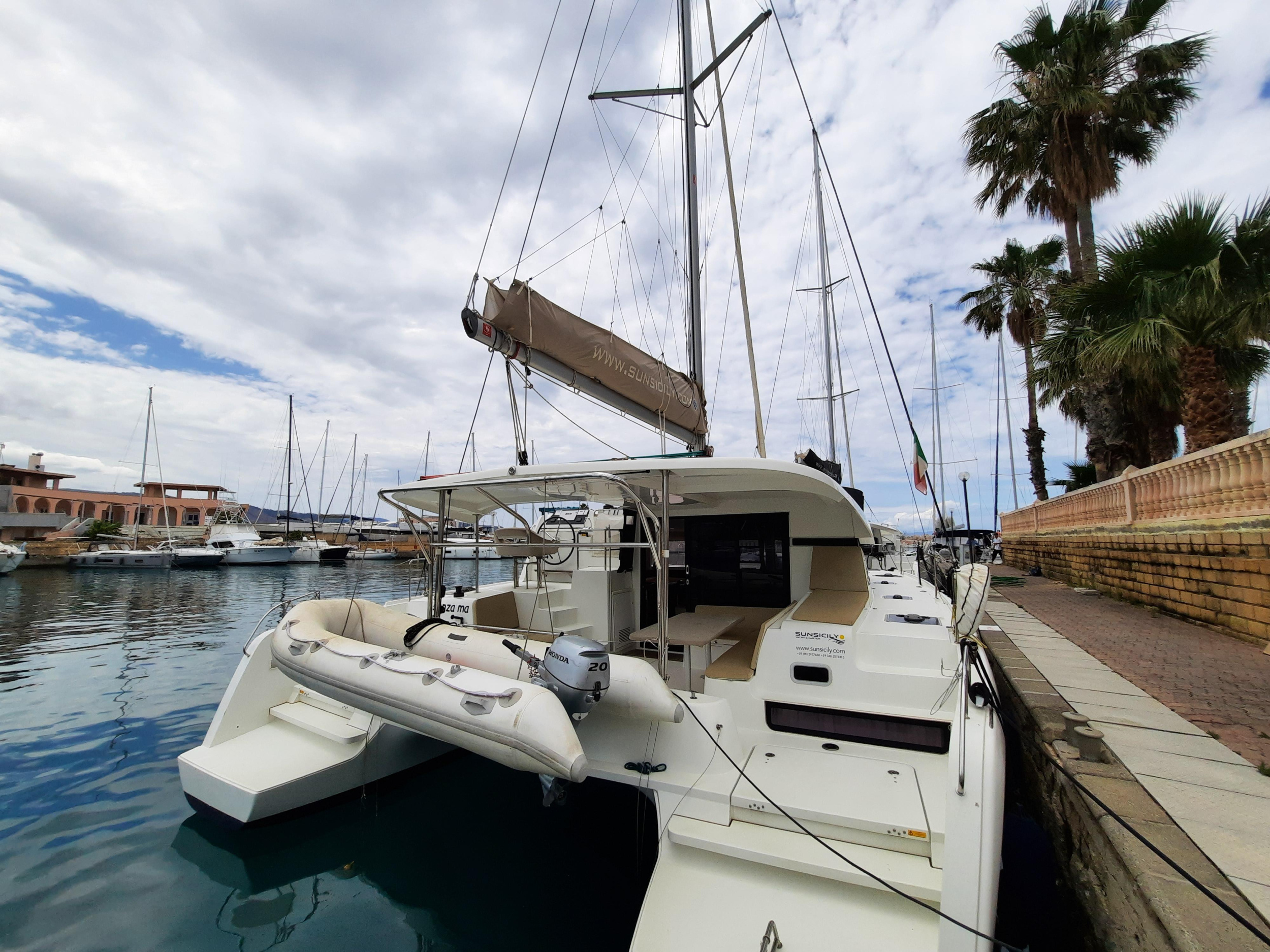 Lagoon 42 — photo 1