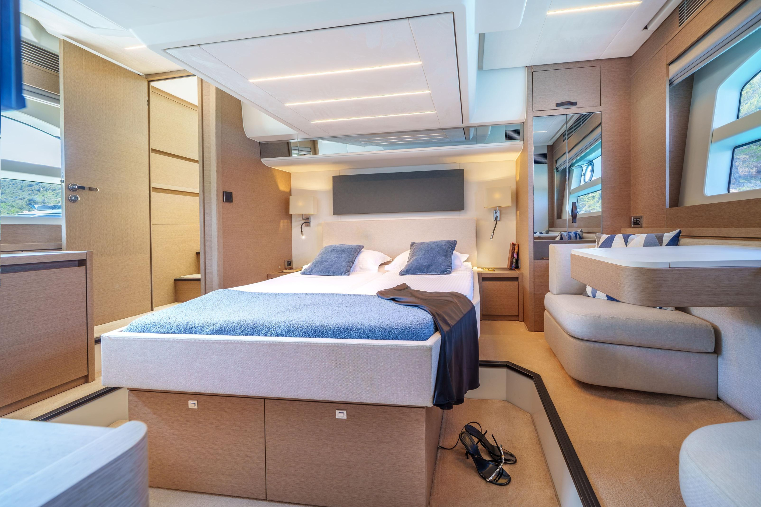 Prestige 590 Fly — photo 17