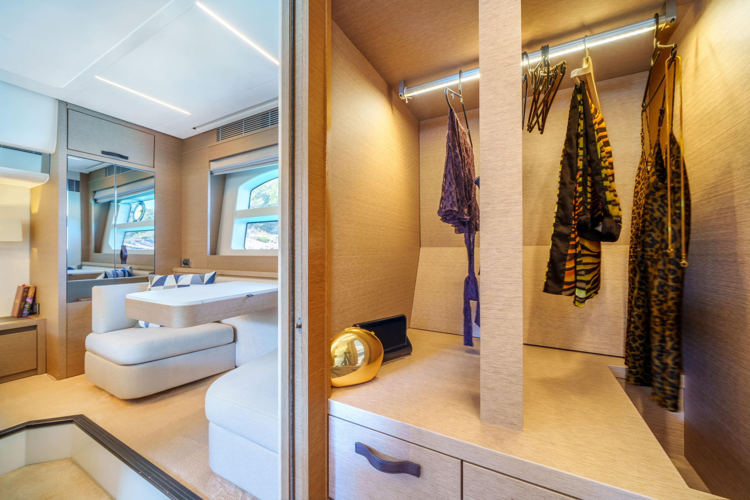 Prestige 590 Fly — photo 32