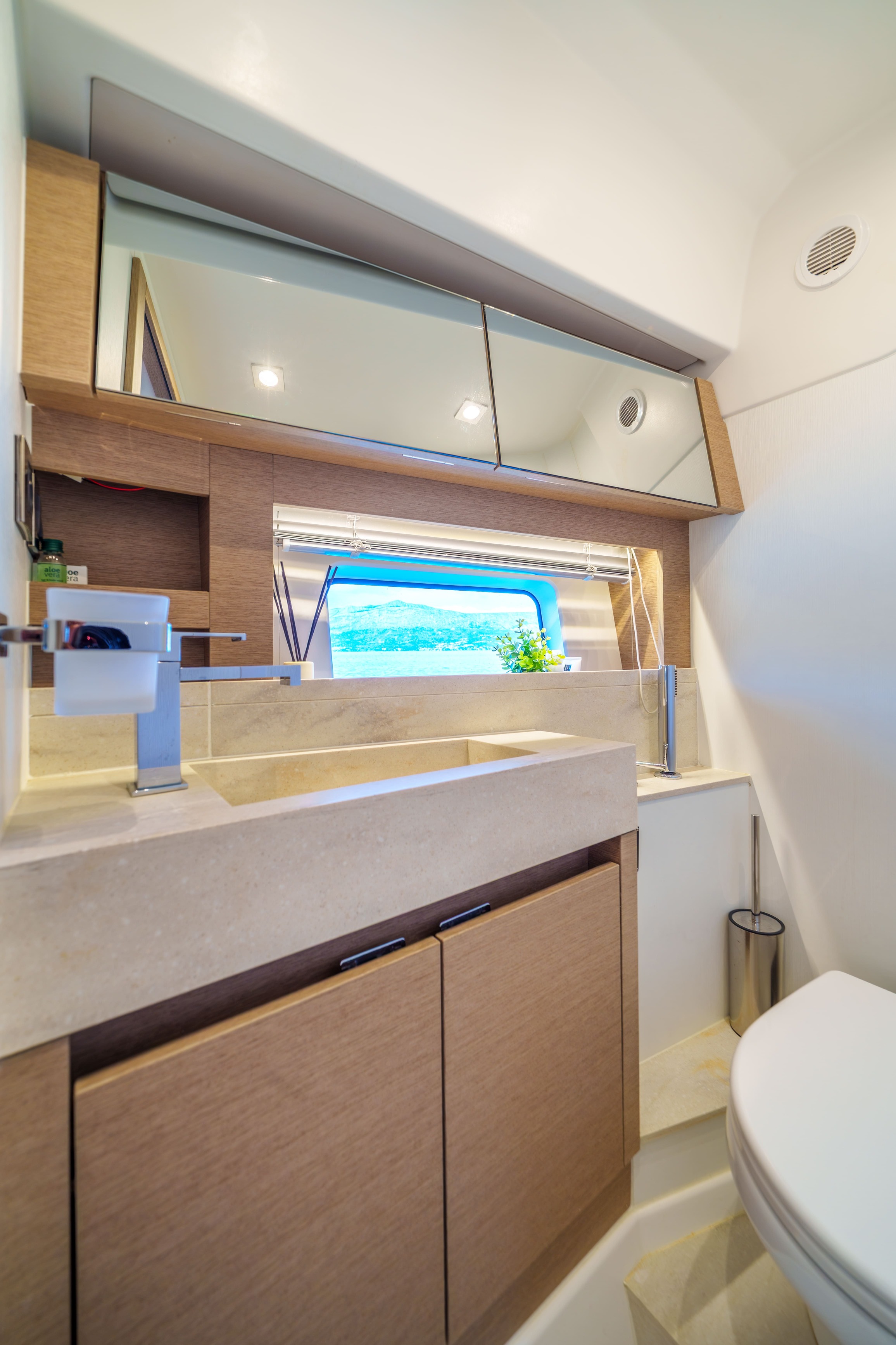 Prestige 590 Fly — photo 41