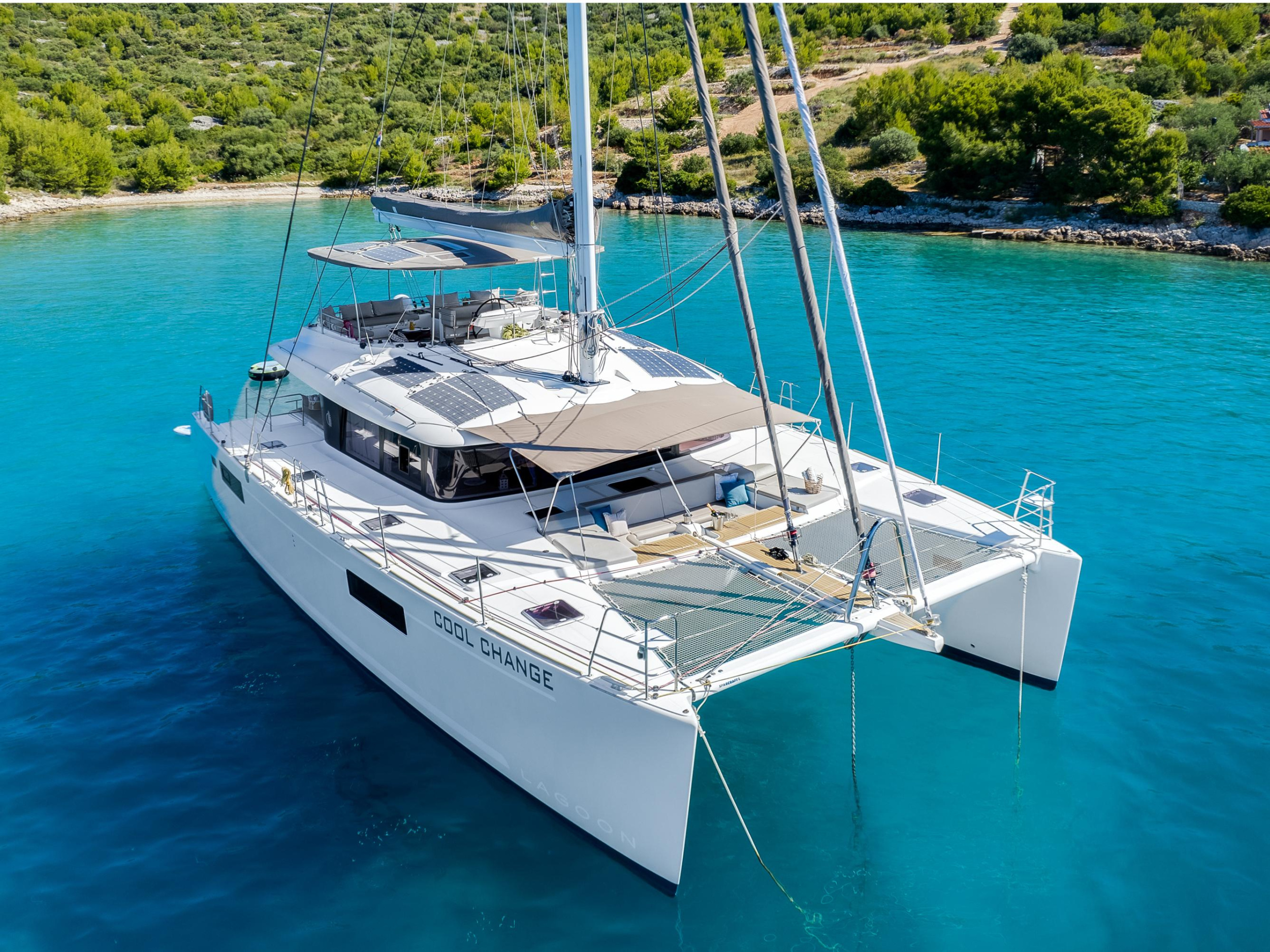 Lagoon 560 — photo 1