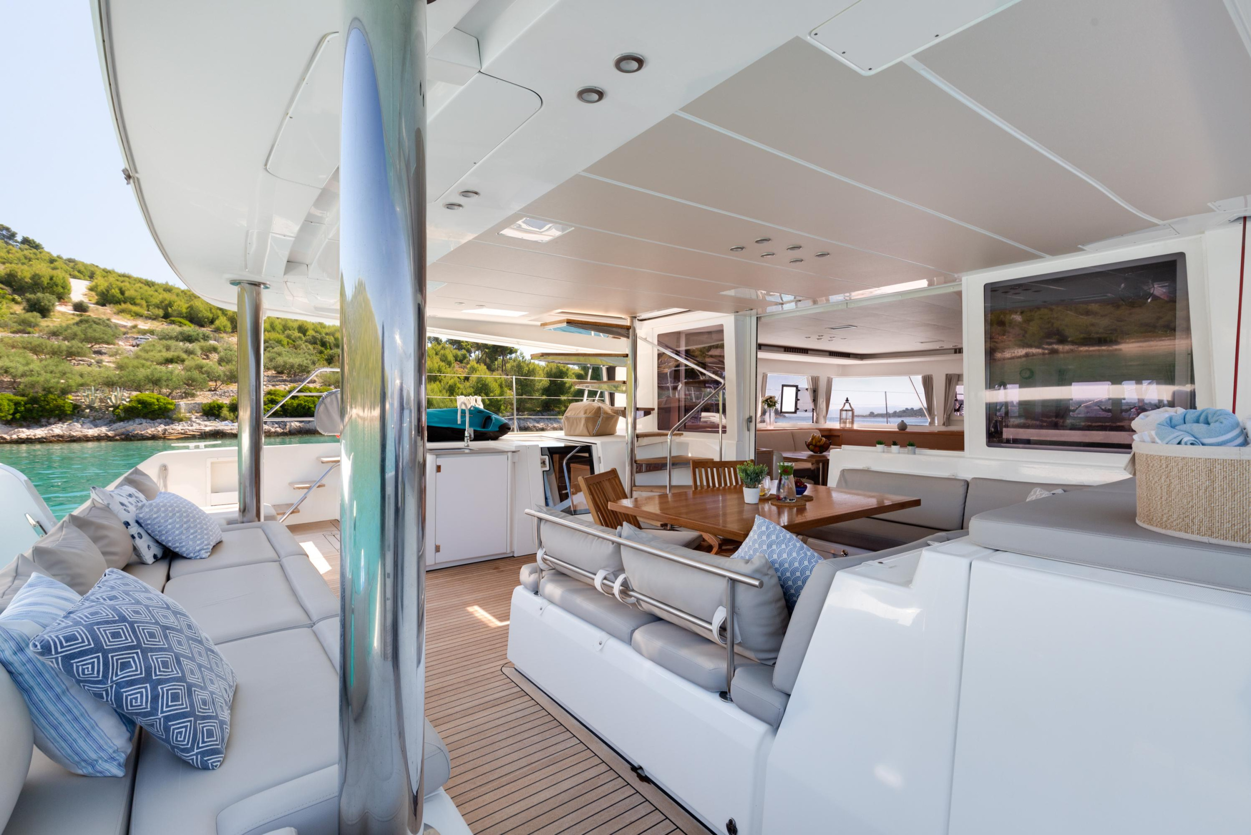 Lagoon 560 — photo 28