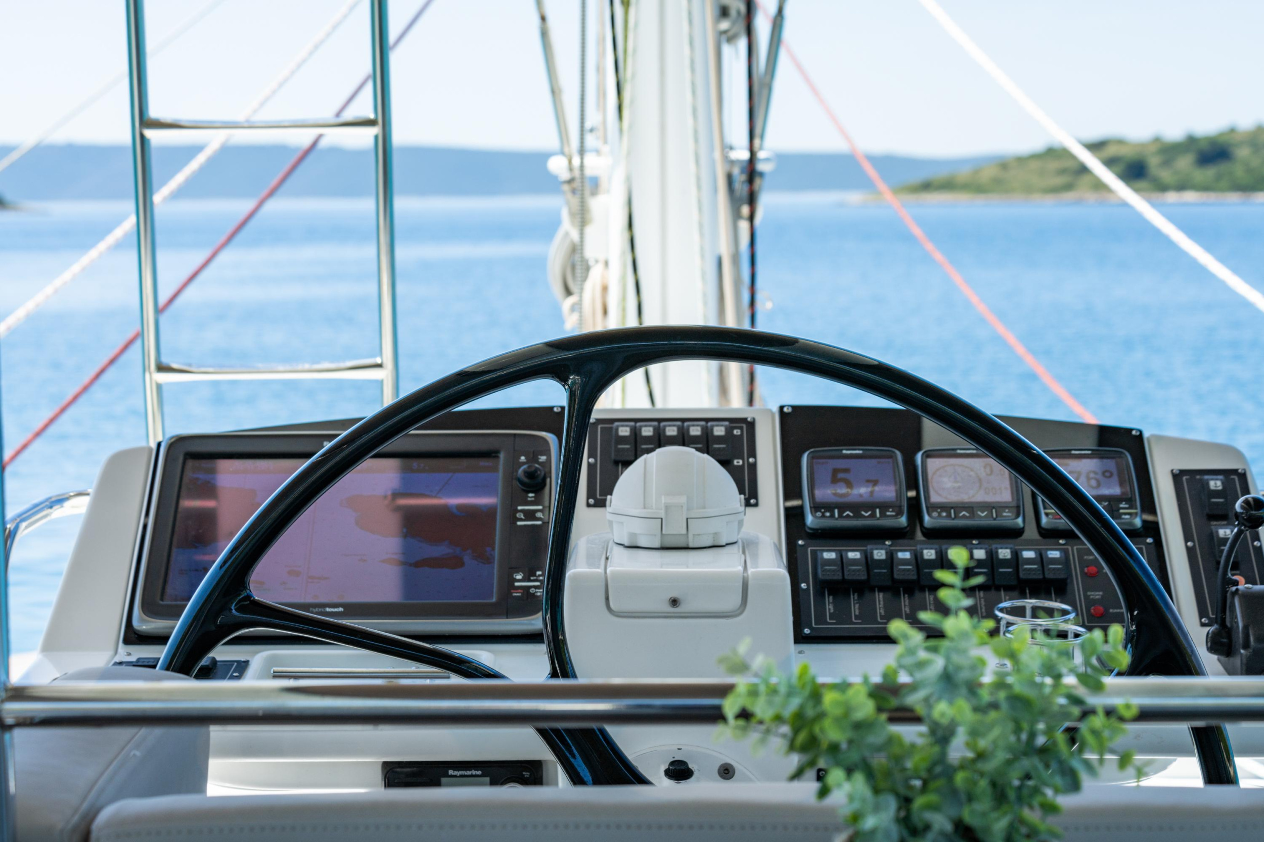 Lagoon 560 — photo 9