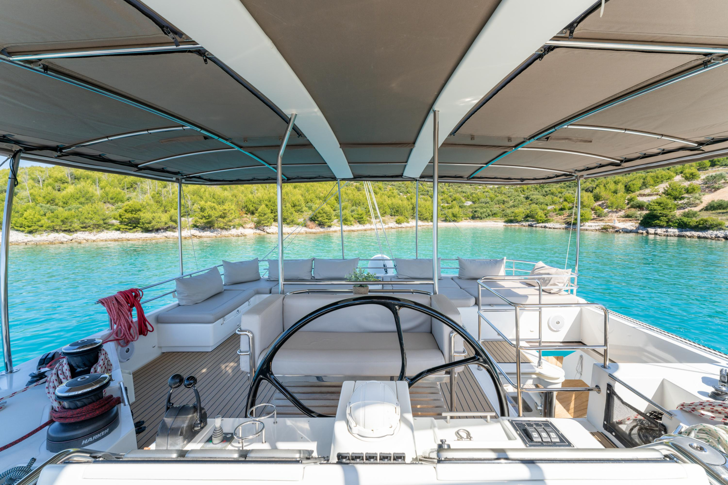 Lagoon 560 — photo 11