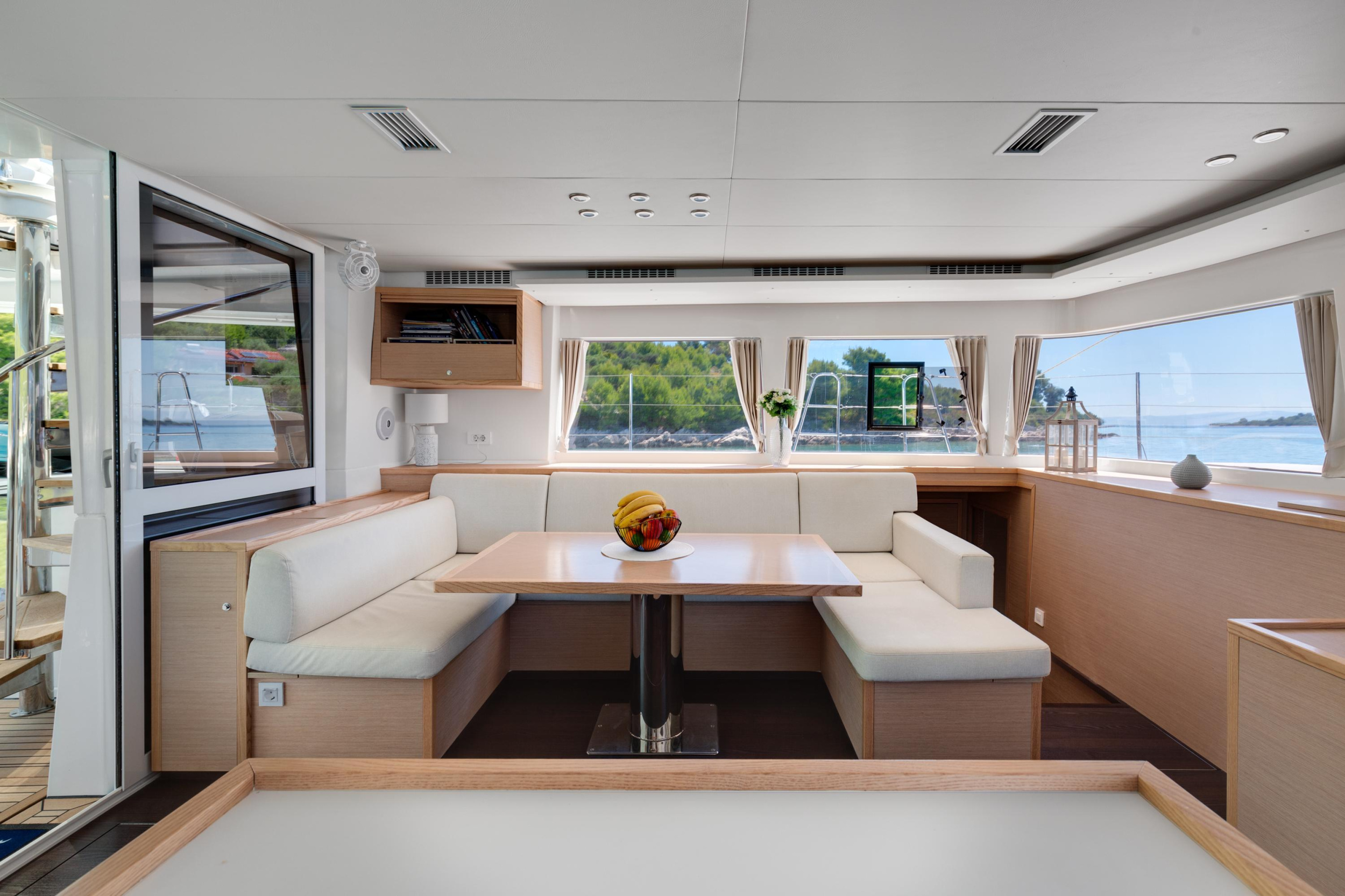 Lagoon 560 — photo 13