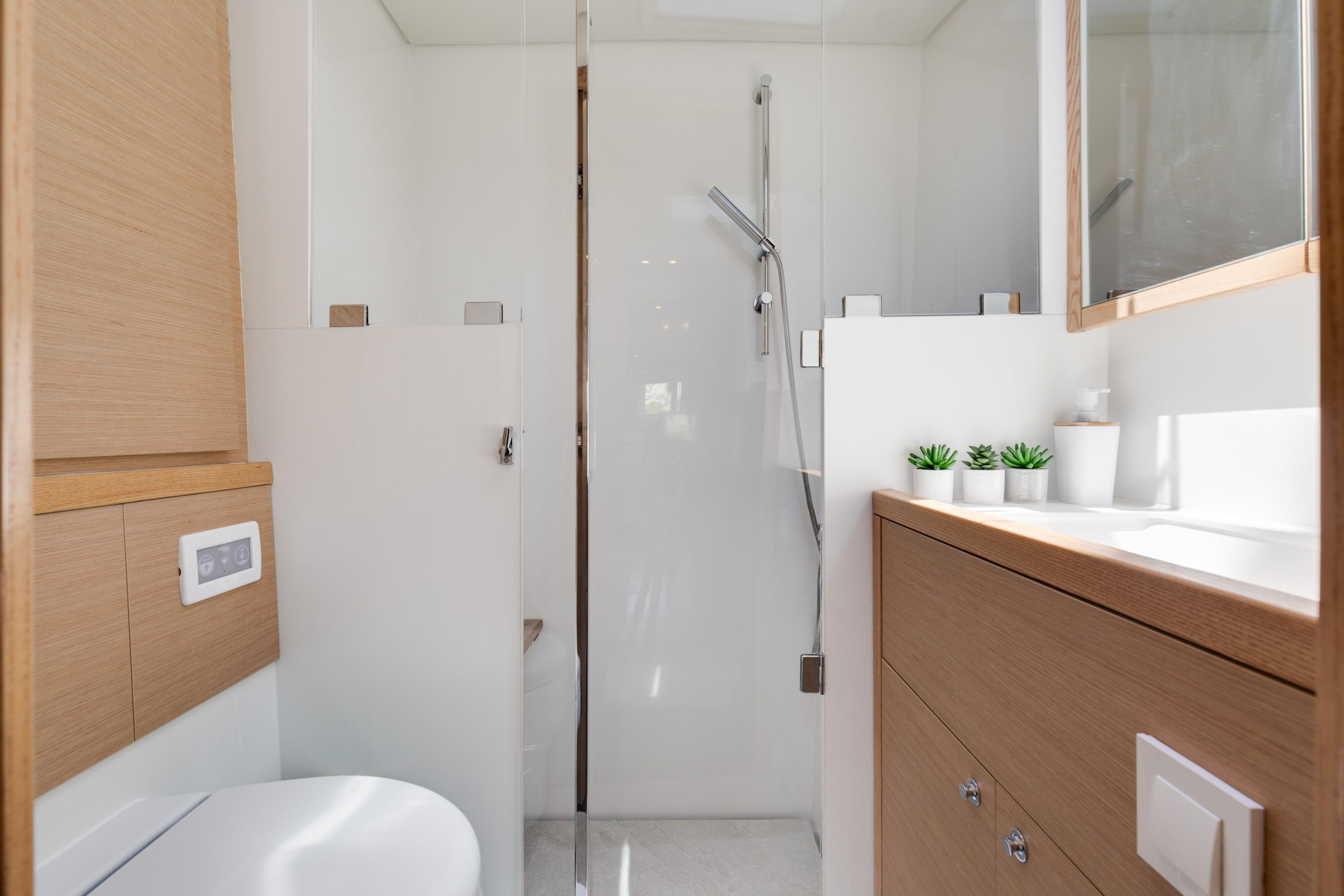 Lagoon 560 — photo 12