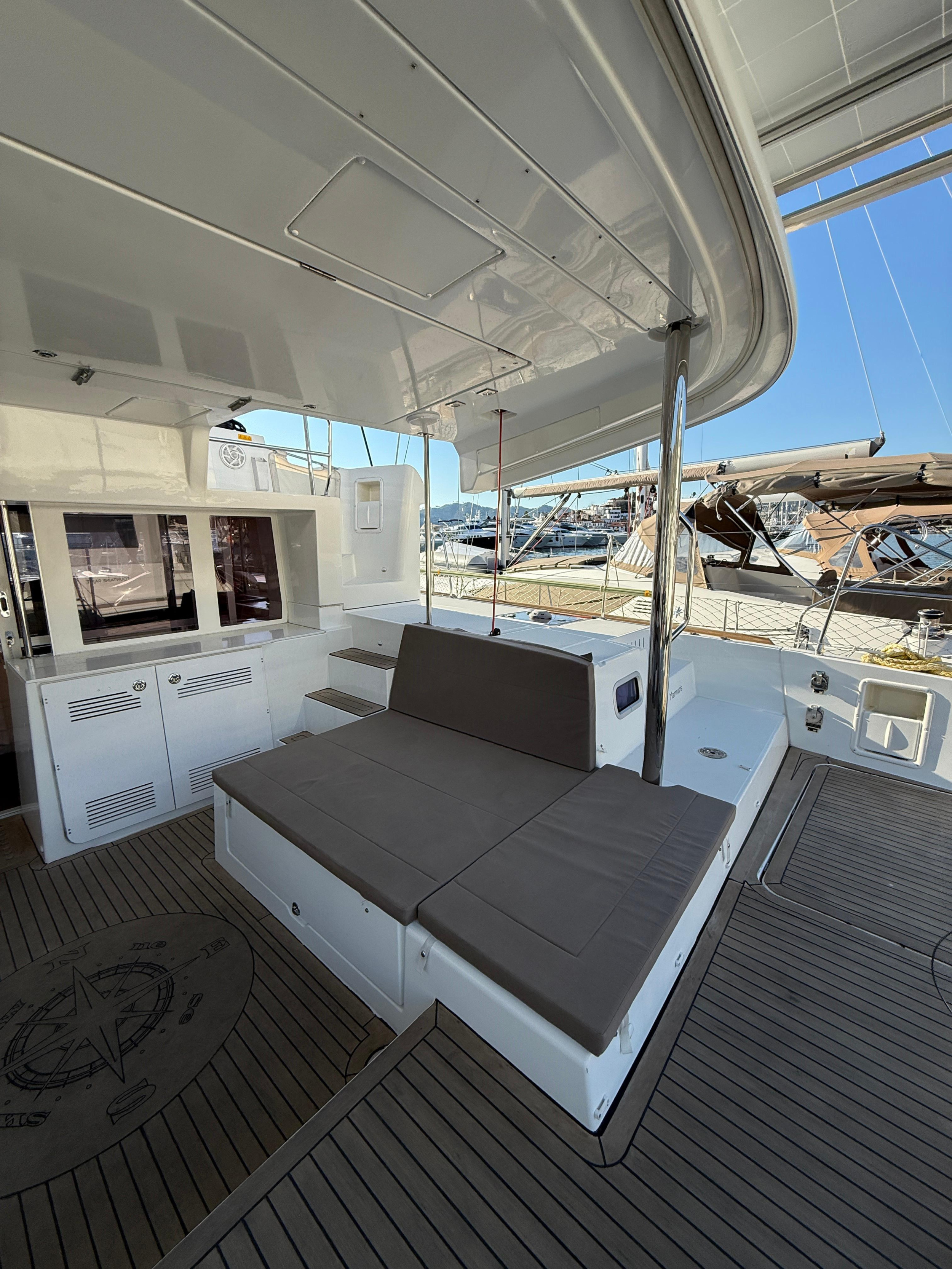 Lagoon 450 Fly — photo 11