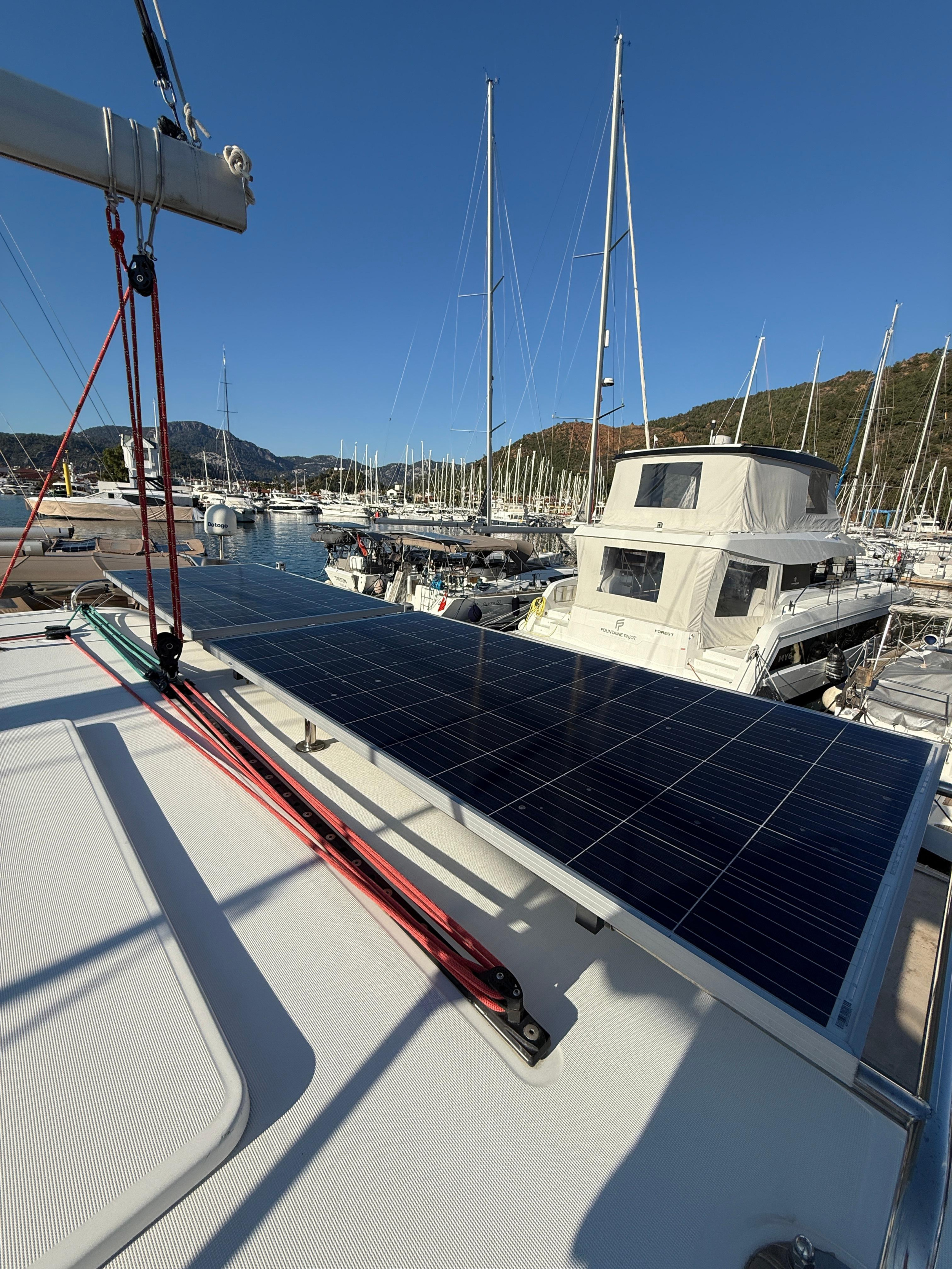 Lagoon 450 Fly — photo 5