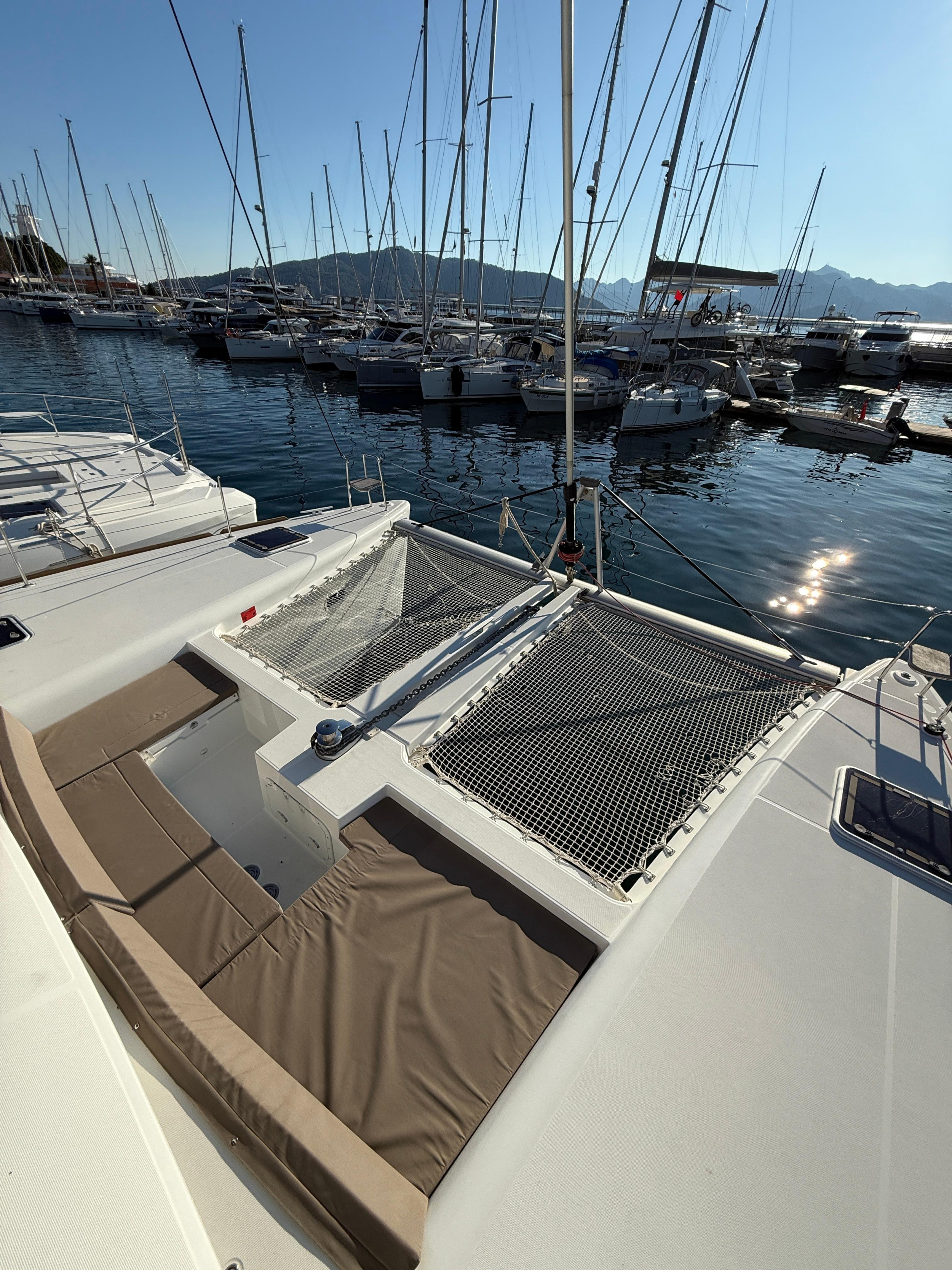 Lagoon 450 Fly — photo 7