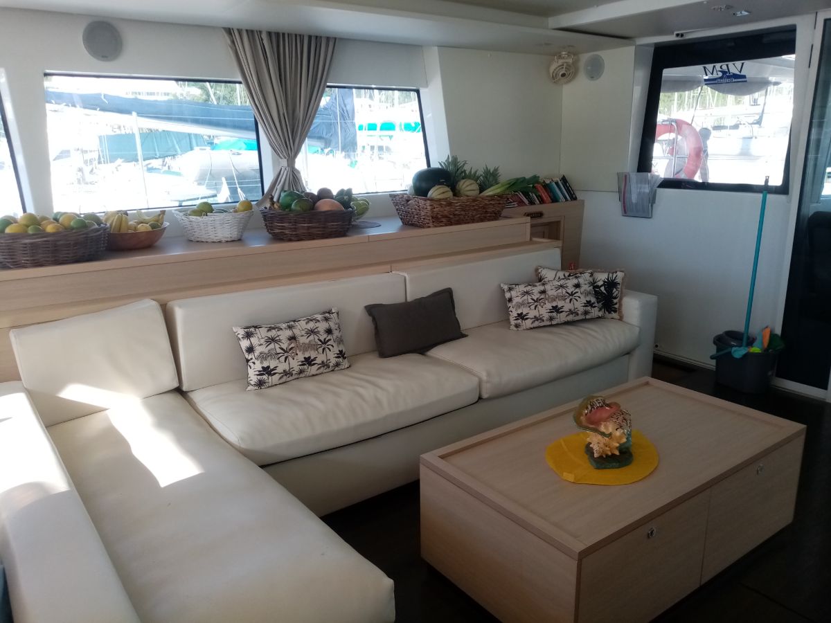 Lagoon 620 — photo 15
