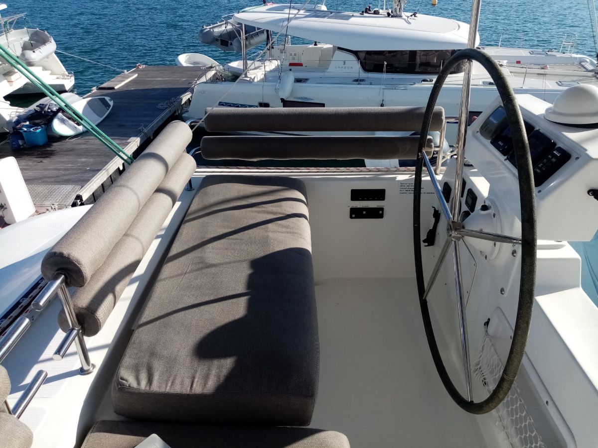 Lagoon 620 — photo 22