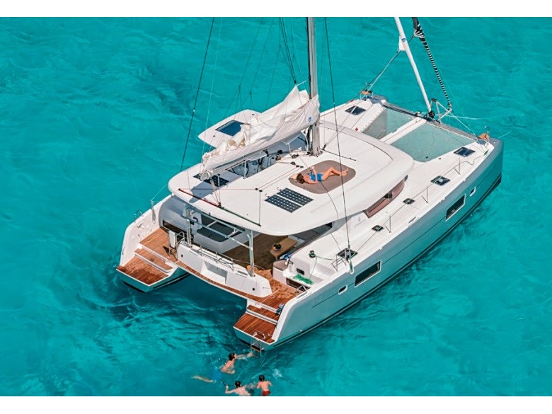 Lagoon 42 — photo 1