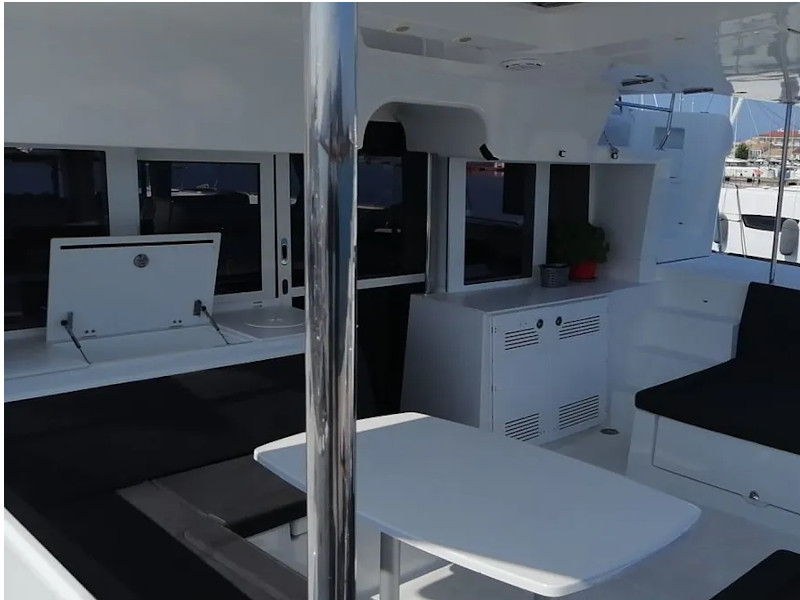 Lagoon 450 Fly — photo 7