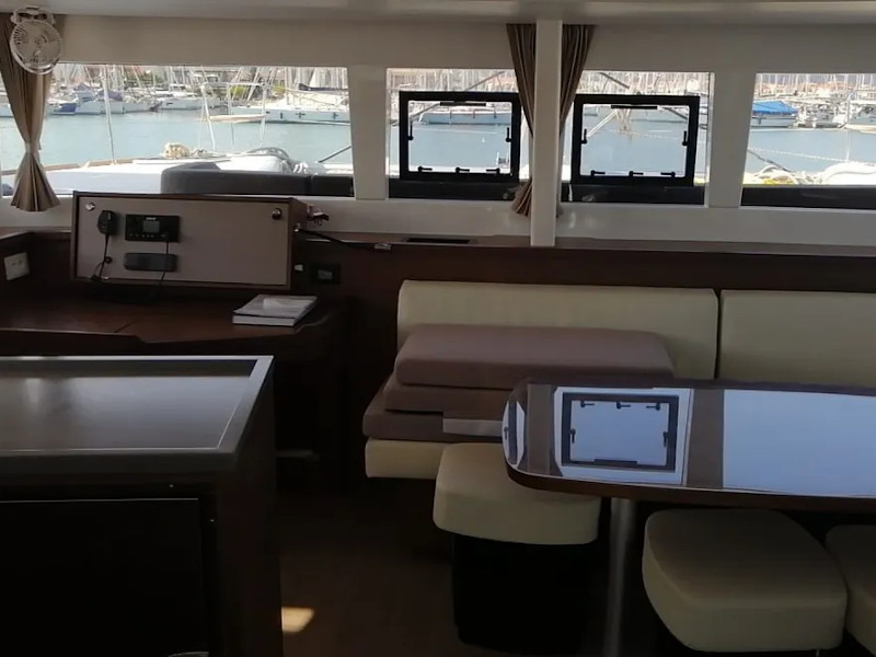 Lagoon 450 Fly — photo 8