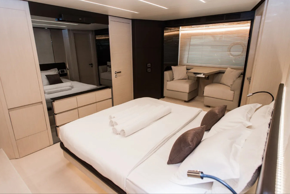 Azimut 72 — photo 119