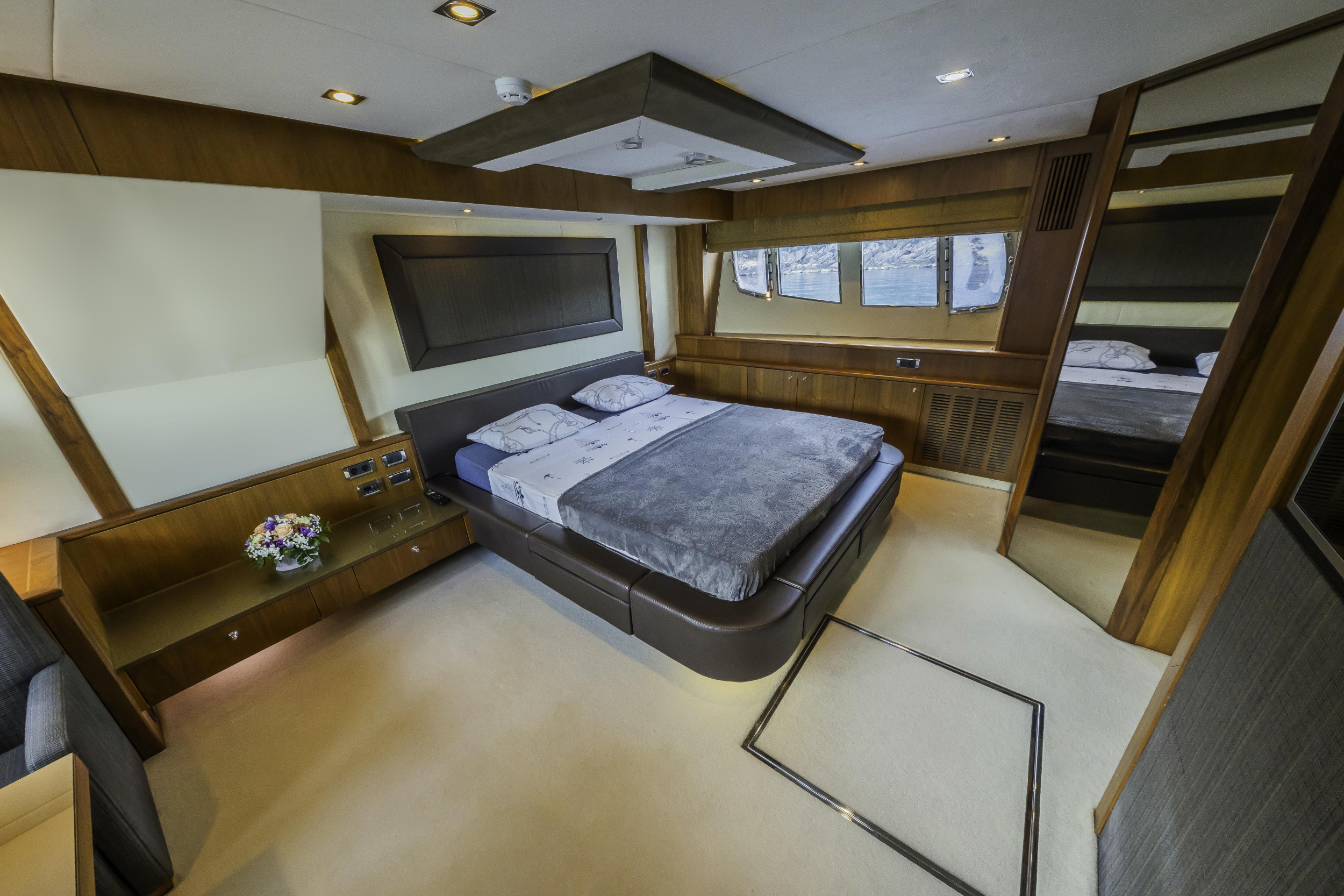 Sunseeker Yacht 86 — photo 31